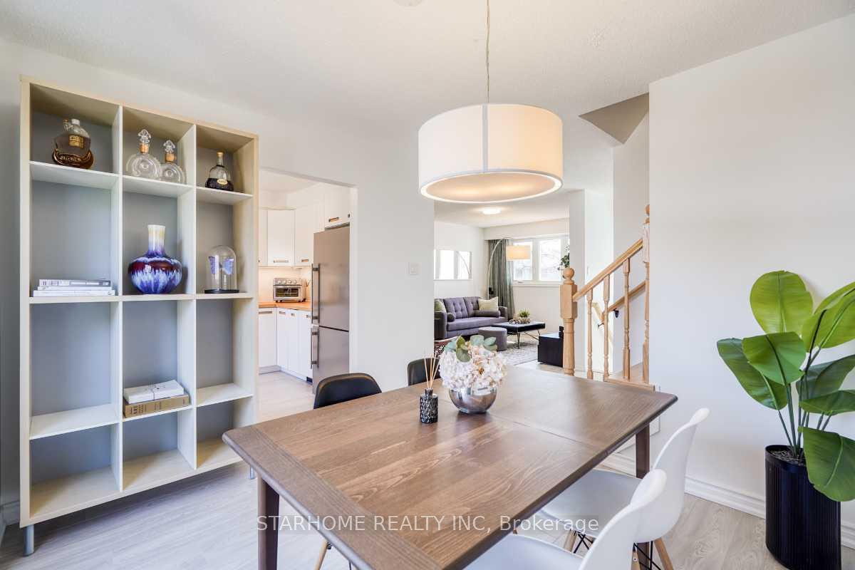Photo 12 of 8 Amberwood Square, Brampton, Heart Lake West — HOMEH