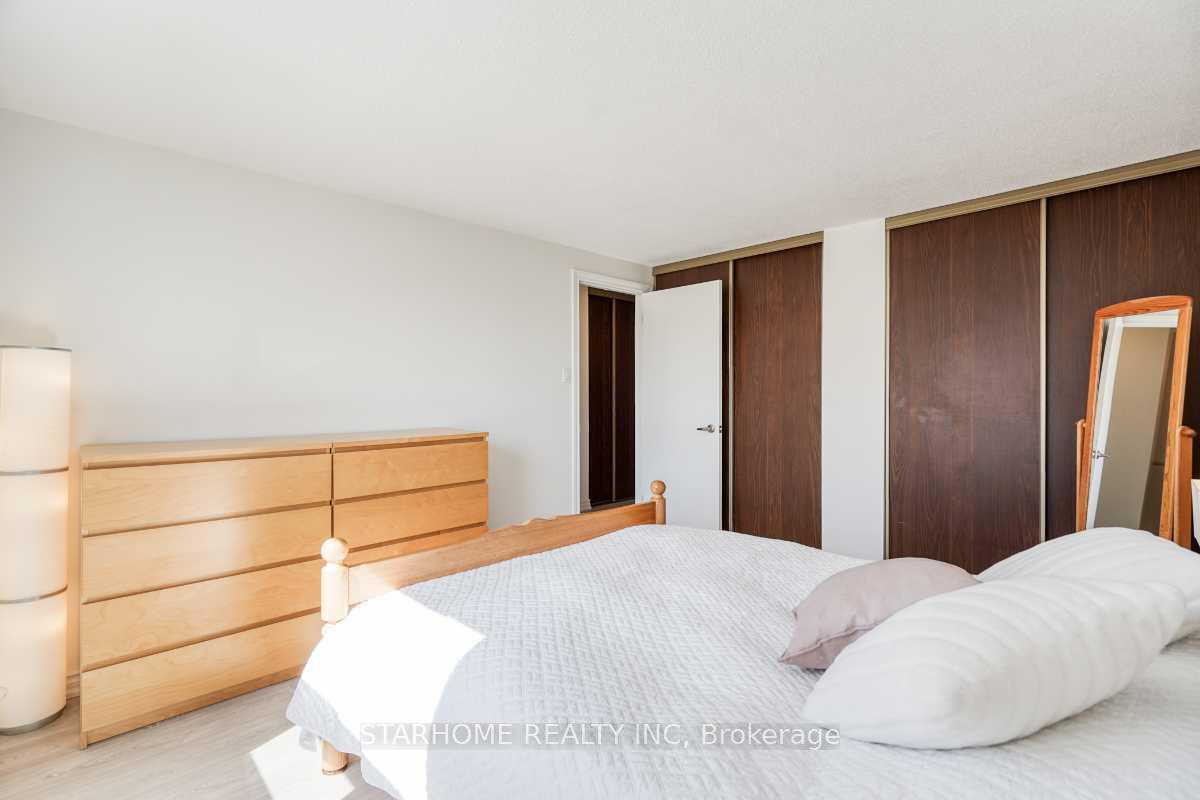 Photo 19 of 8 Amberwood Square, Brampton, Heart Lake West — HOMEH