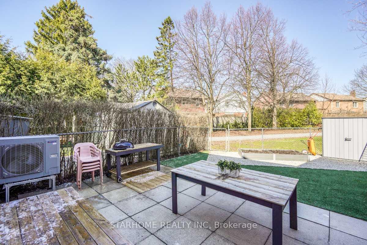Photo 30 of 8 Amberwood Square, Brampton, Heart Lake West — HOMEH