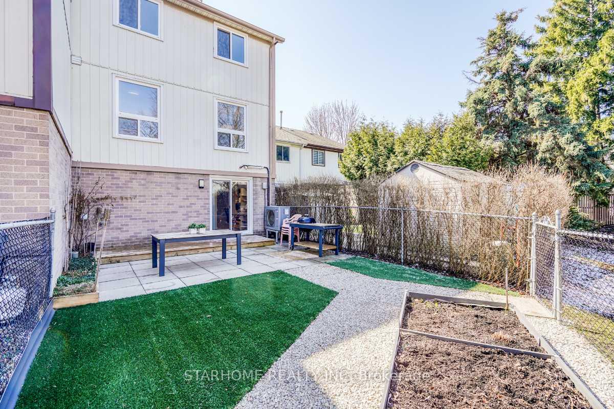 Photo 31 of 8 Amberwood Square, Brampton, Heart Lake West — HOMEH