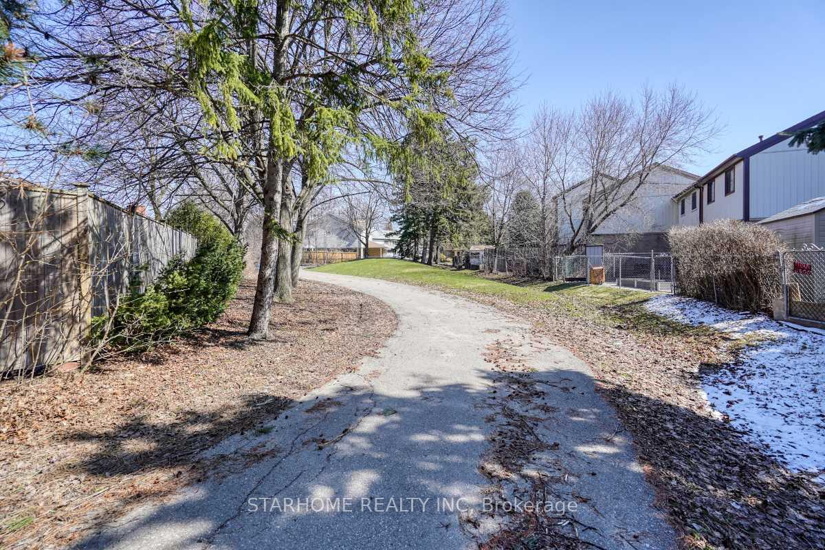 Photo 33 of 8 Amberwood Square, Brampton, Heart Lake West — HOMEH