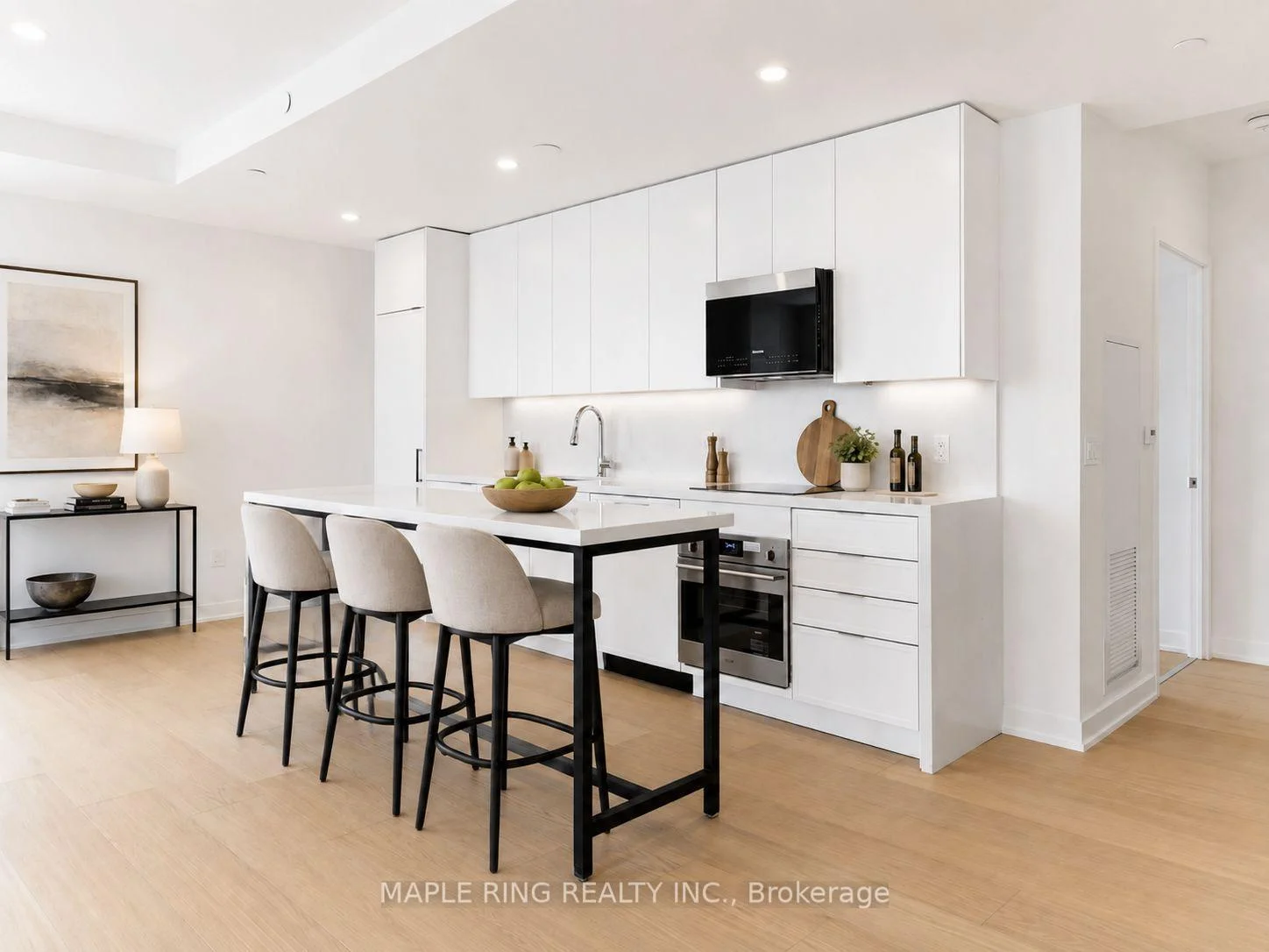 Photo 3 of Unit 704, 474 Caldari Road, Vaughan, Concord — HOMEH
