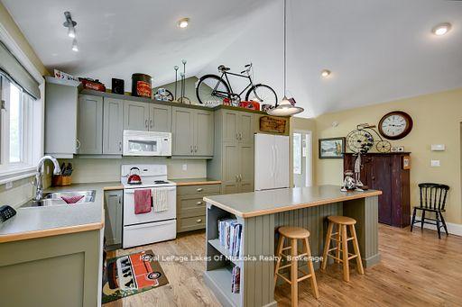 Photo 8 of 230 Ecclestone Drive, Bracebridge — HOMEH