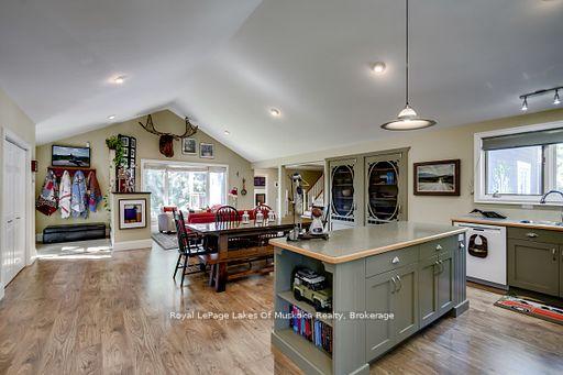 Photo 11 of 230 Ecclestone Drive, Bracebridge — HOMEH
