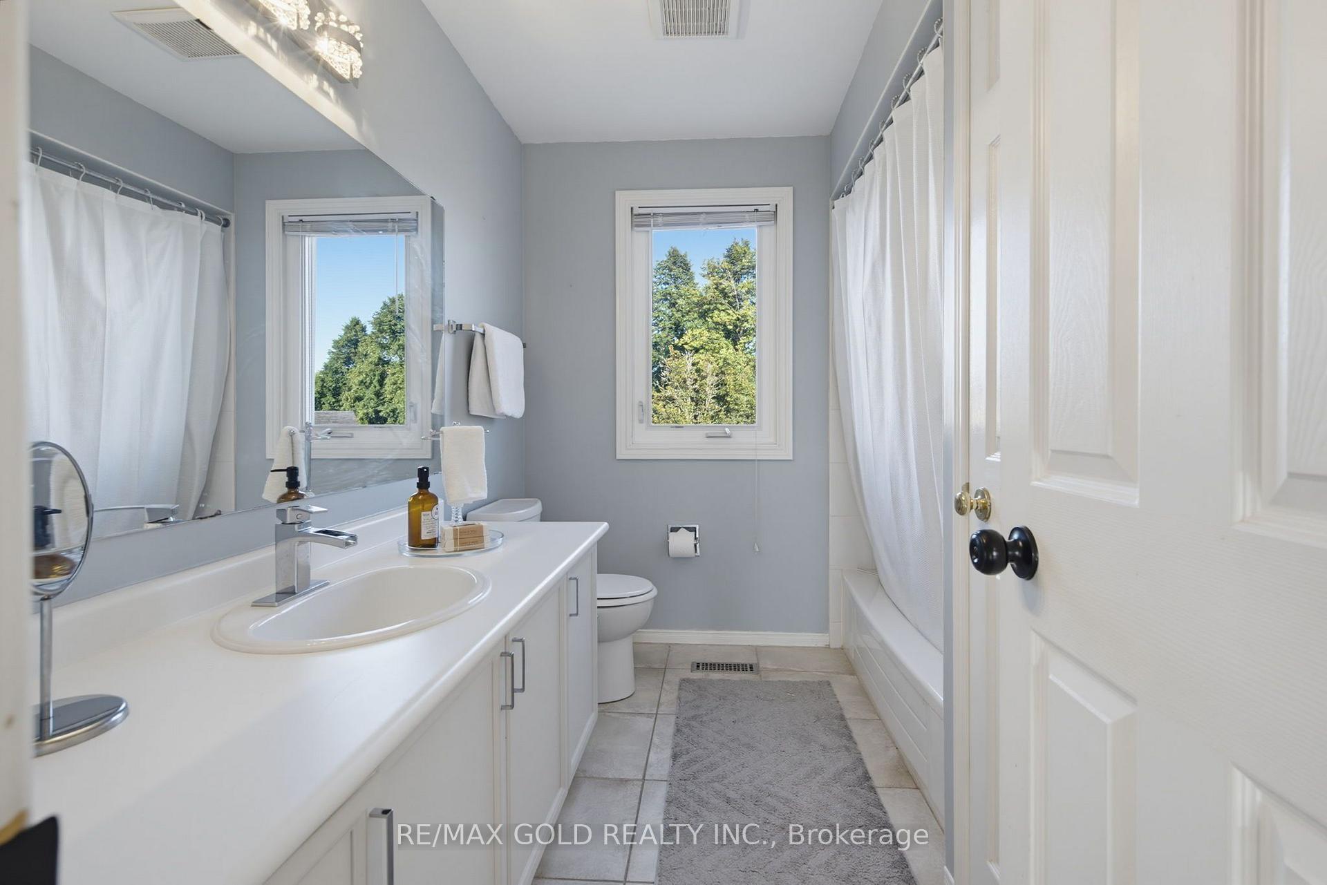 Photo 34 of 38 Silverbirch Place, Whitby, Pringle Creek — HOMEH