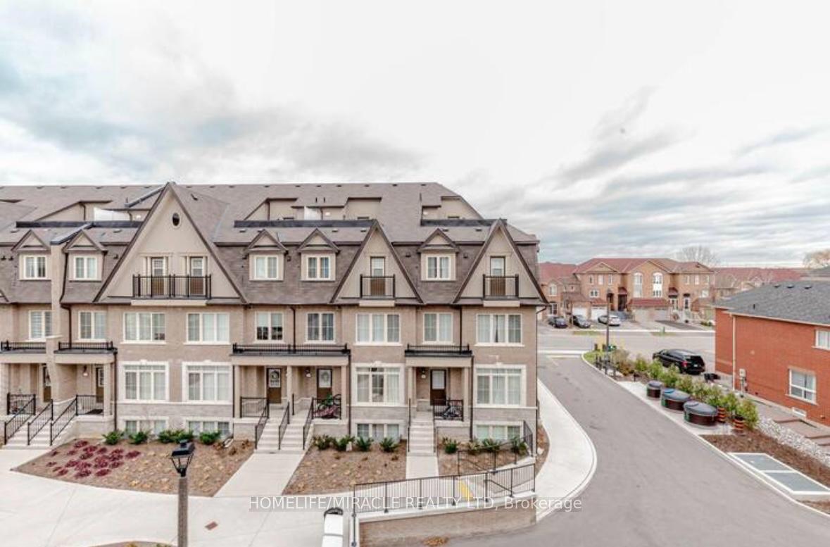 Photo 3 of 181 Parktree Drive, Vaughan, Maple — HOMEH