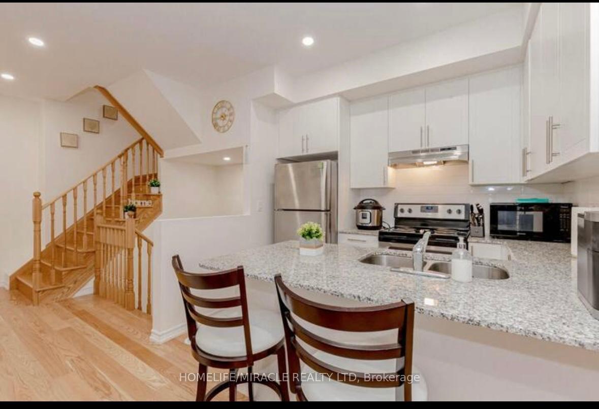 Photo 4 of 181 Parktree Drive, Vaughan, Maple — HOMEH