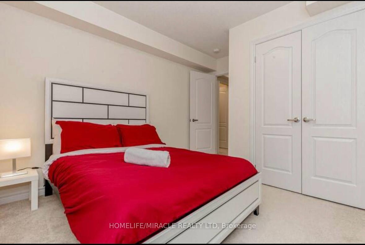 Photo 5 of 181 Parktree Drive, Vaughan, Maple — HOMEH