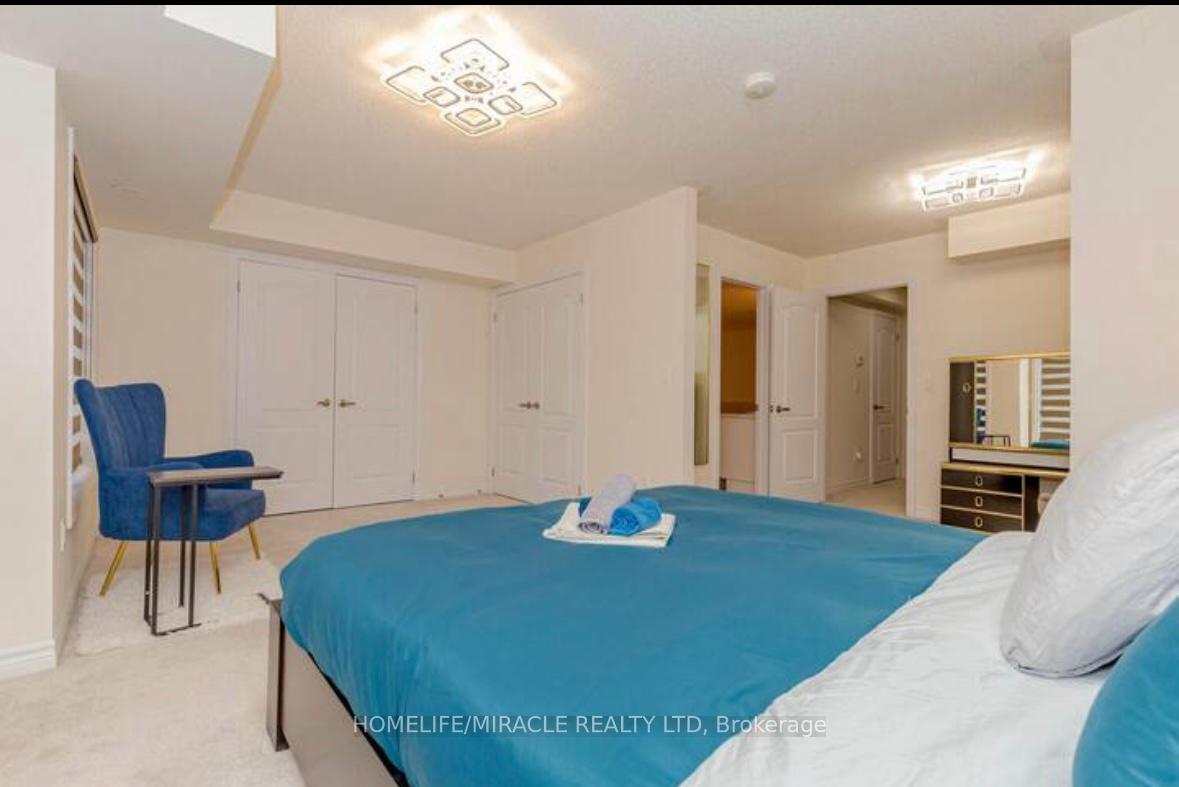 Photo 10 of 181 Parktree Drive, Vaughan, Maple — HOMEH