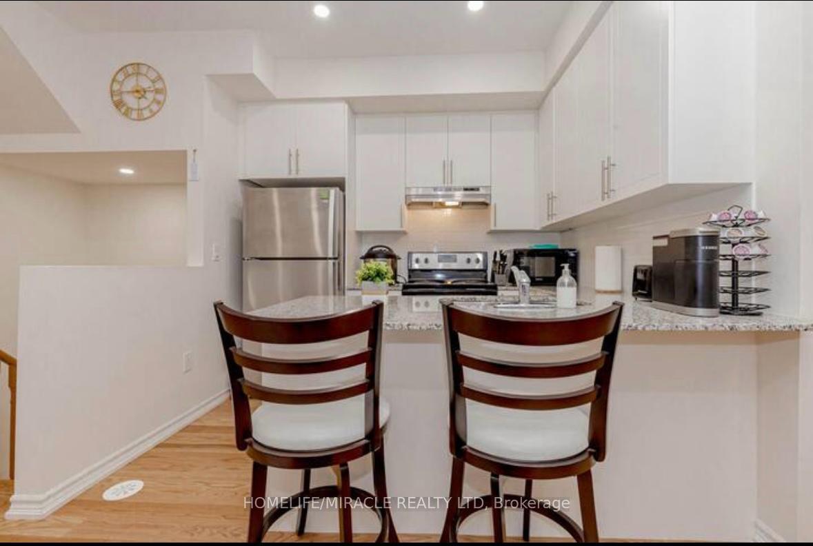 Photo 12 of 181 Parktree Drive, Vaughan, Maple — HOMEH