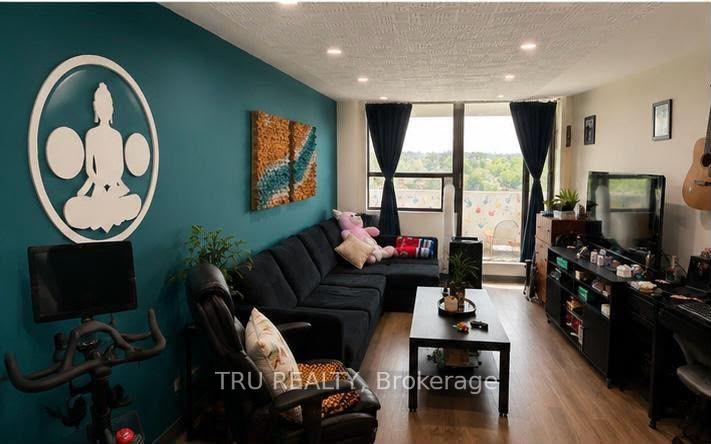 Photo 2 of Unit 801, 2019 Bank Street, Ottawa, Ellwood — HOMEH