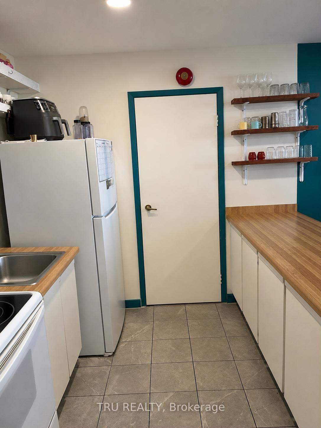 Photo 4 of Unit 801, 2019 Bank Street, Ottawa, Ellwood — HOMEH