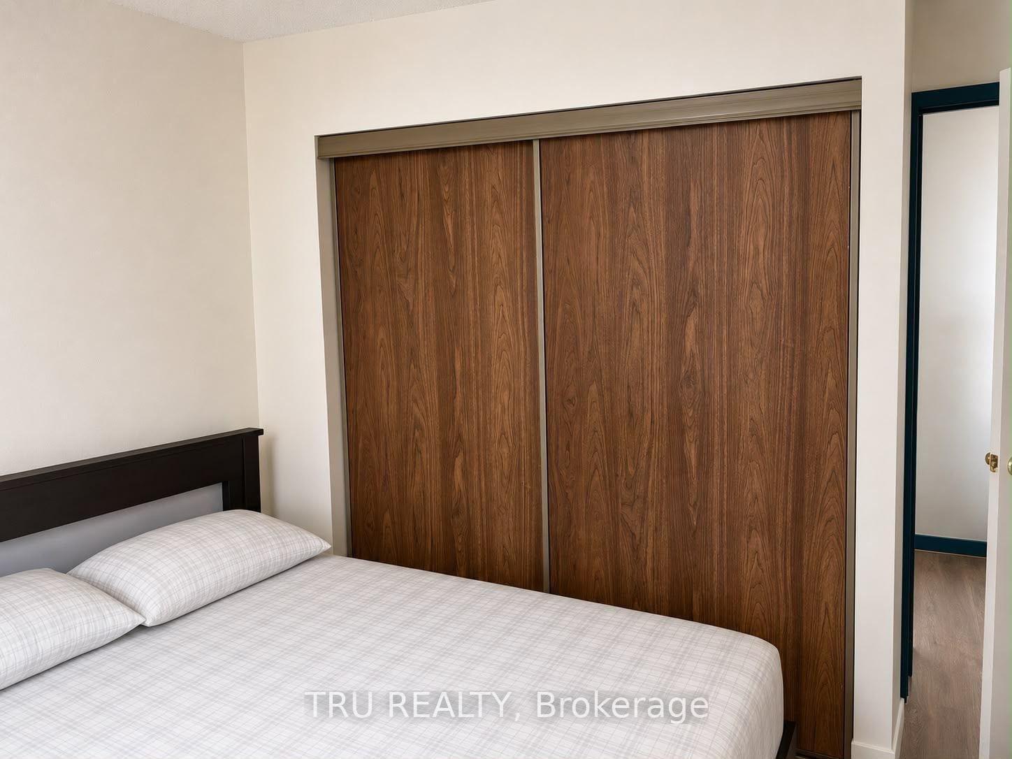 Photo 5 of Unit 801, 2019 Bank Street, Ottawa, Ellwood — HOMEH