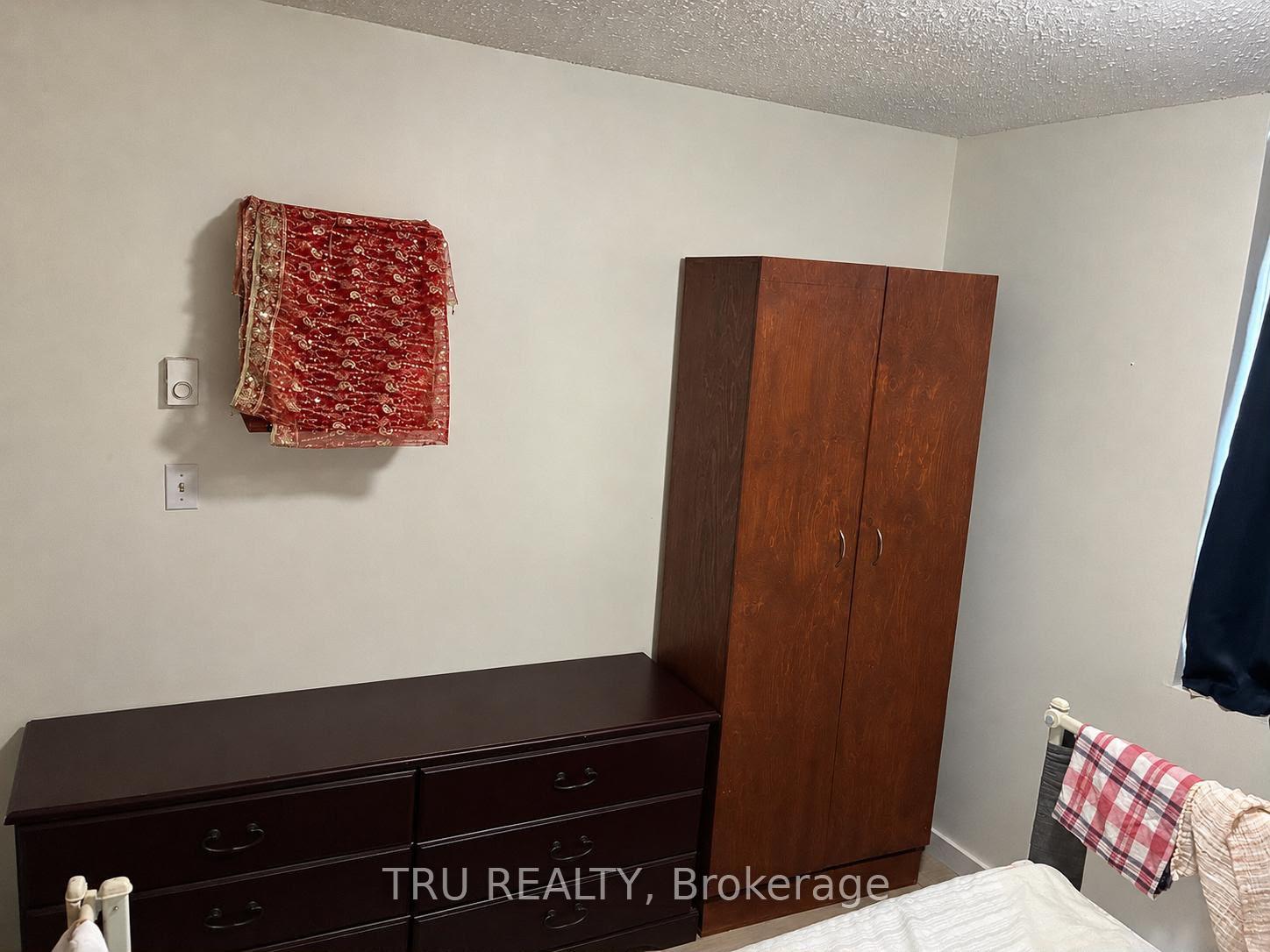 Photo 6 of Unit 801, 2019 Bank Street, Ottawa, Ellwood — HOMEH