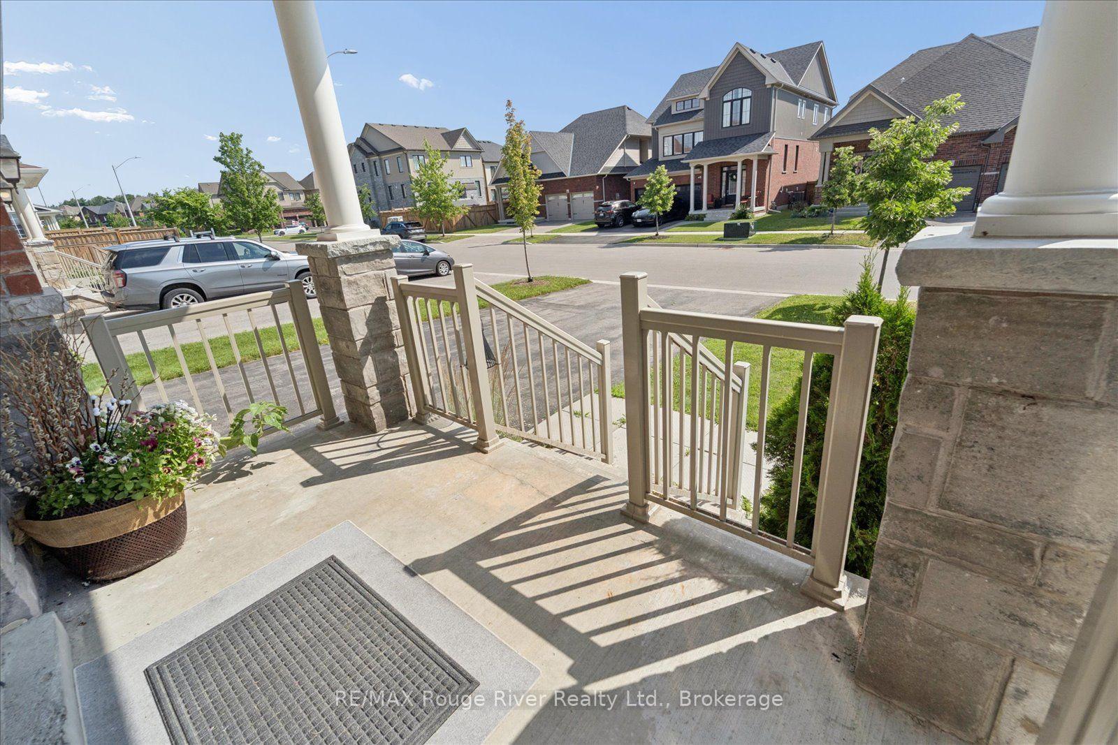 Photo 5 of 12 Bill Hutchinson Crescent, Clarington, Bowmanville — HOMEH