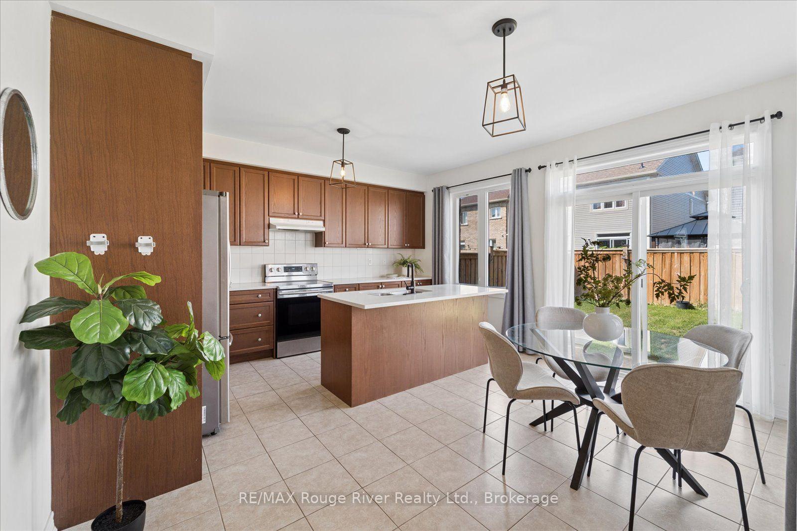 Photo 20 of 12 Bill Hutchinson Crescent, Clarington, Bowmanville — HOMEH