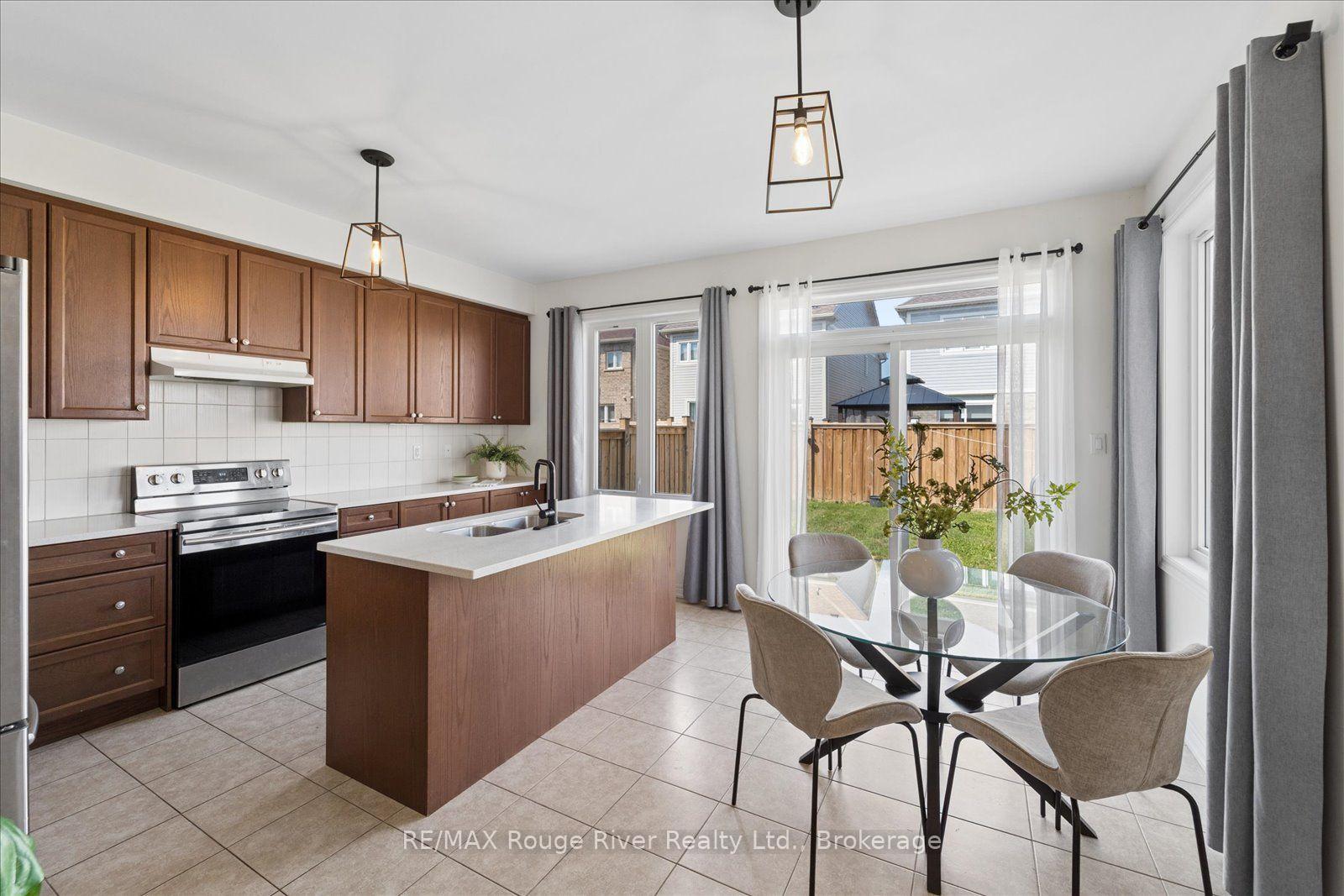 Photo 21 of 12 Bill Hutchinson Crescent, Clarington, Bowmanville — HOMEH