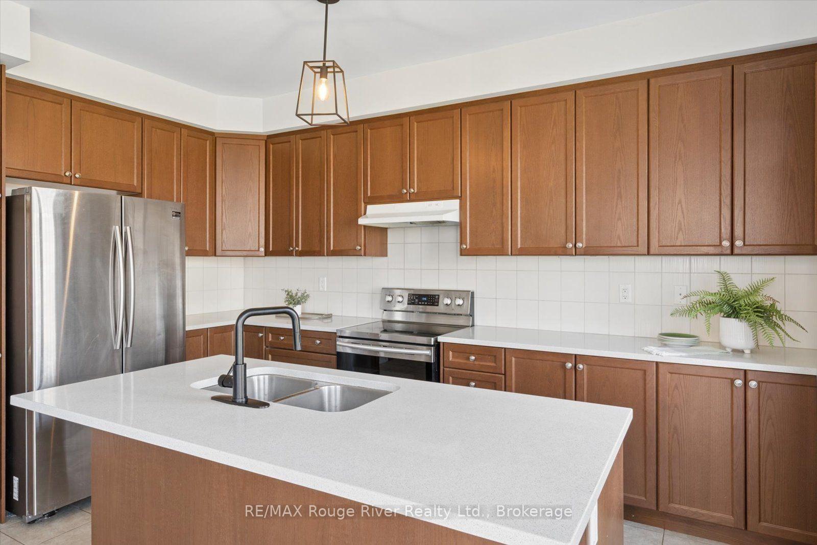 Photo 23 of 12 Bill Hutchinson Crescent, Clarington, Bowmanville — HOMEH