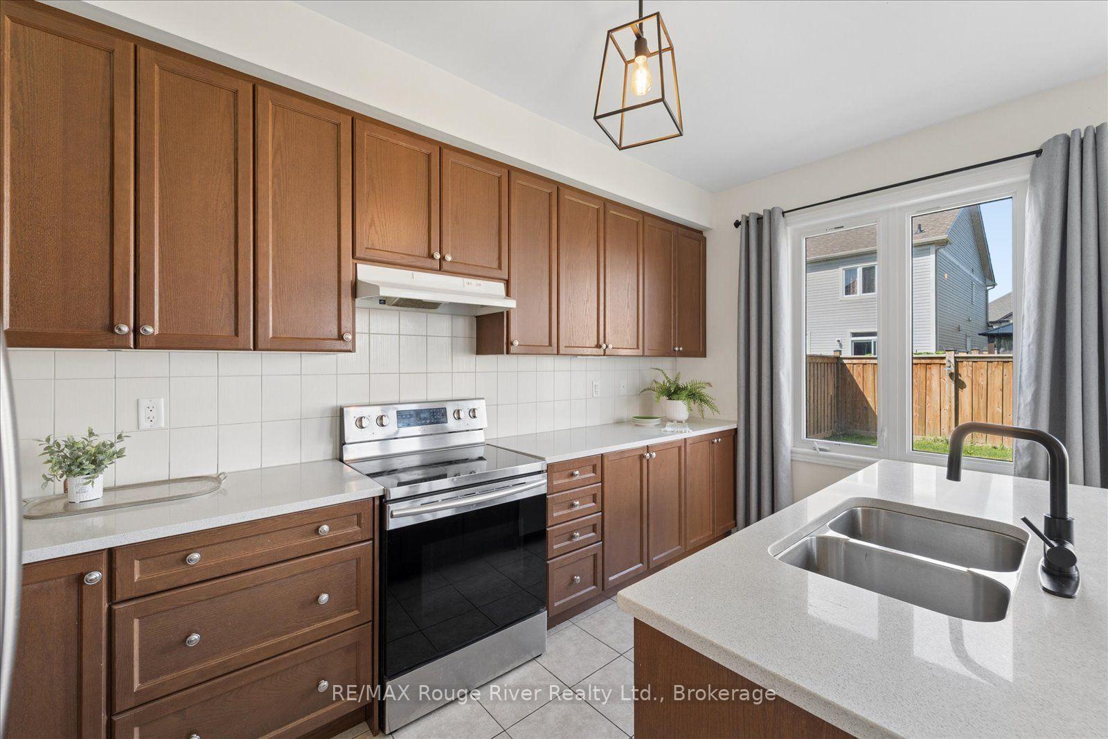 Photo 24 of 12 Bill Hutchinson Crescent, Clarington, Bowmanville — HOMEH