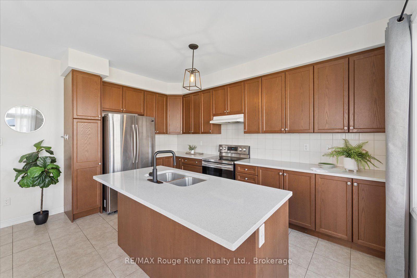Photo 25 of 12 Bill Hutchinson Crescent, Clarington, Bowmanville — HOMEH