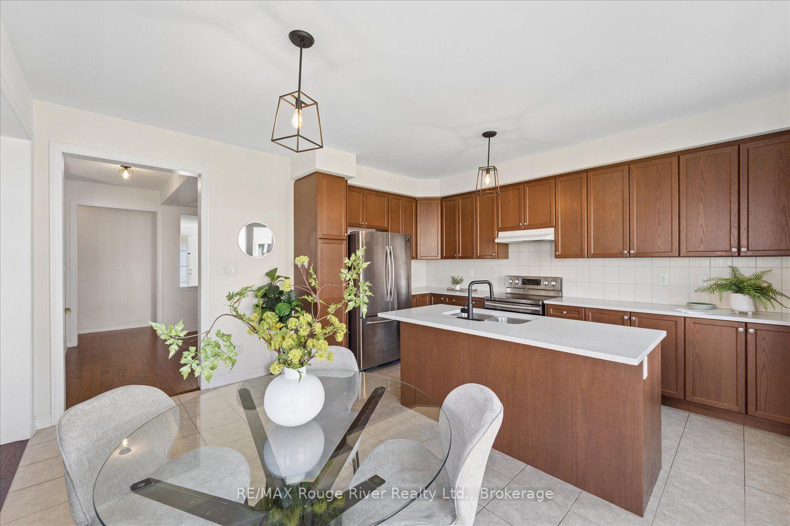 Photo 26 of 12 Bill Hutchinson Crescent, Clarington, Bowmanville — HOMEH