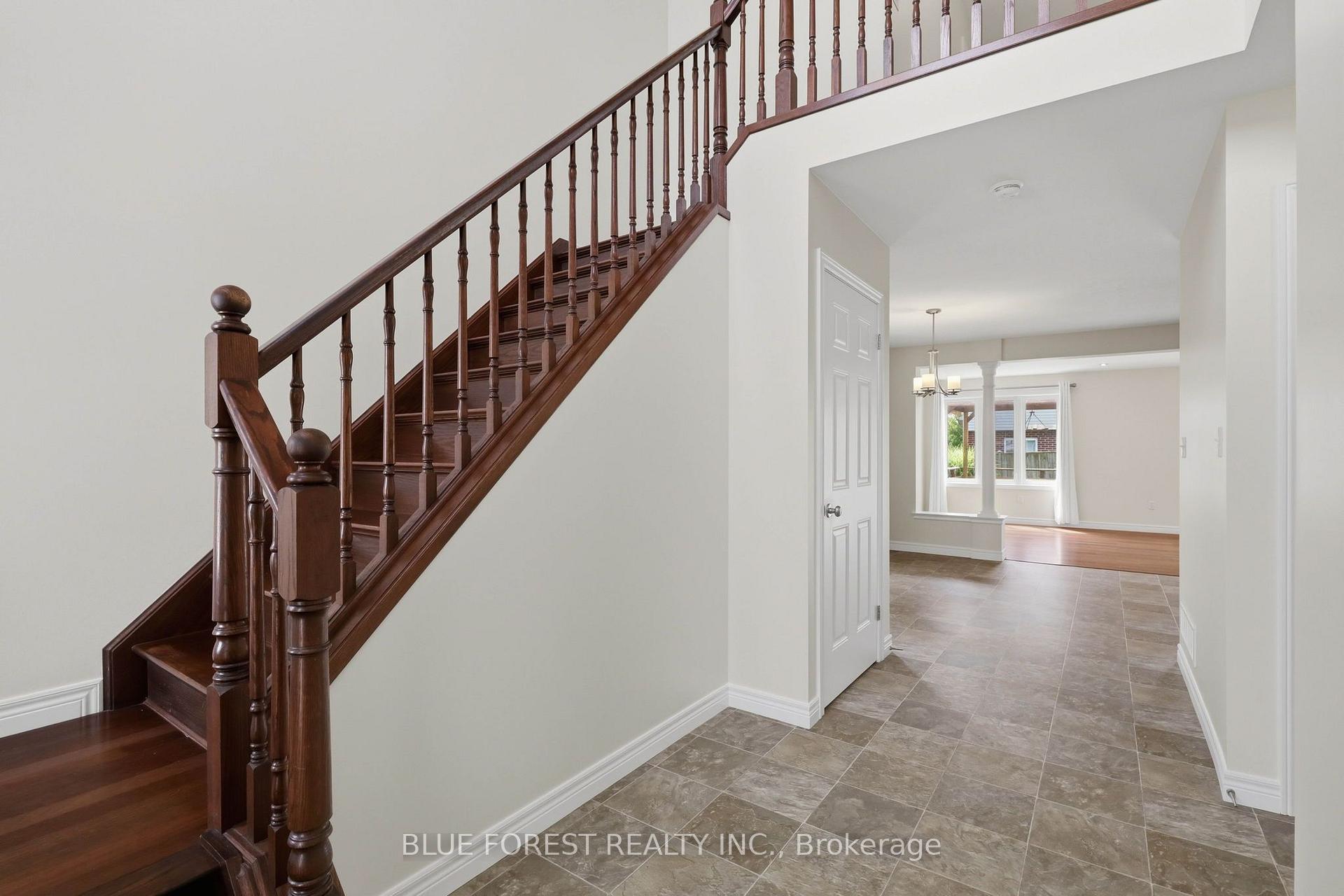 Photo 4 of 1888 Stackhouse Crescent, London, North C — HOMEH