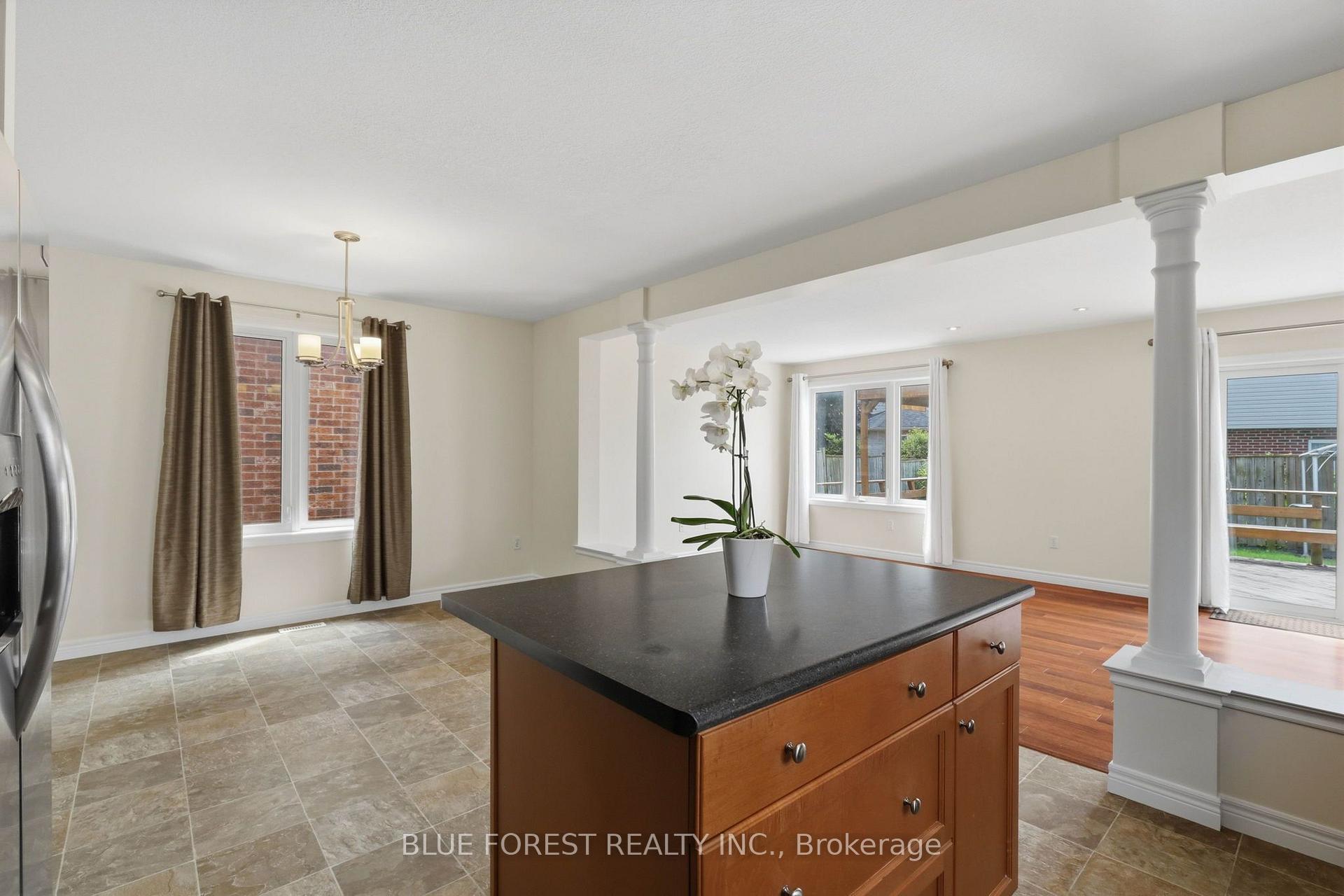 Photo 10 of 1888 Stackhouse Crescent, London, North C — HOMEH
