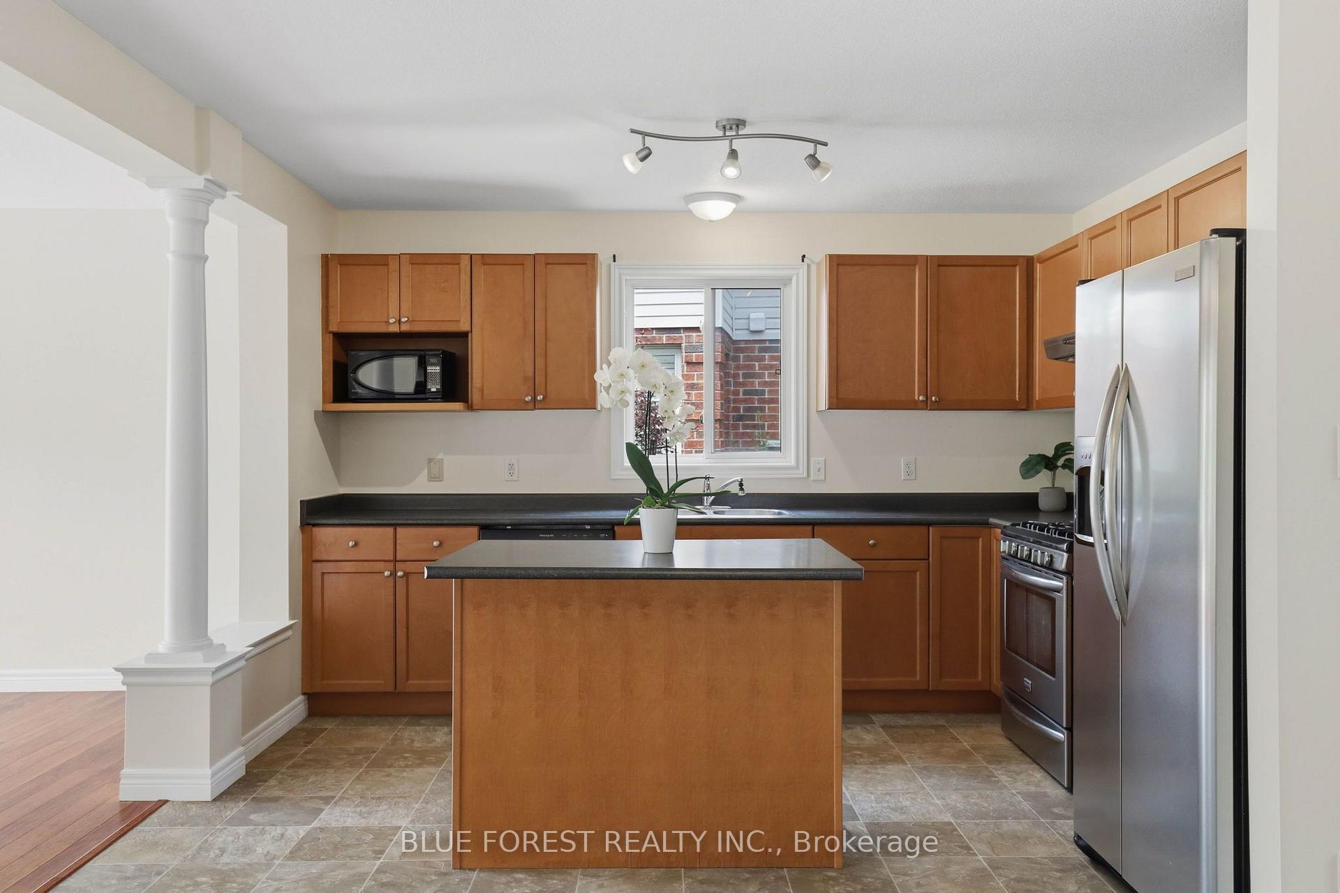 Photo 11 of 1888 Stackhouse Crescent, London, North C — HOMEH