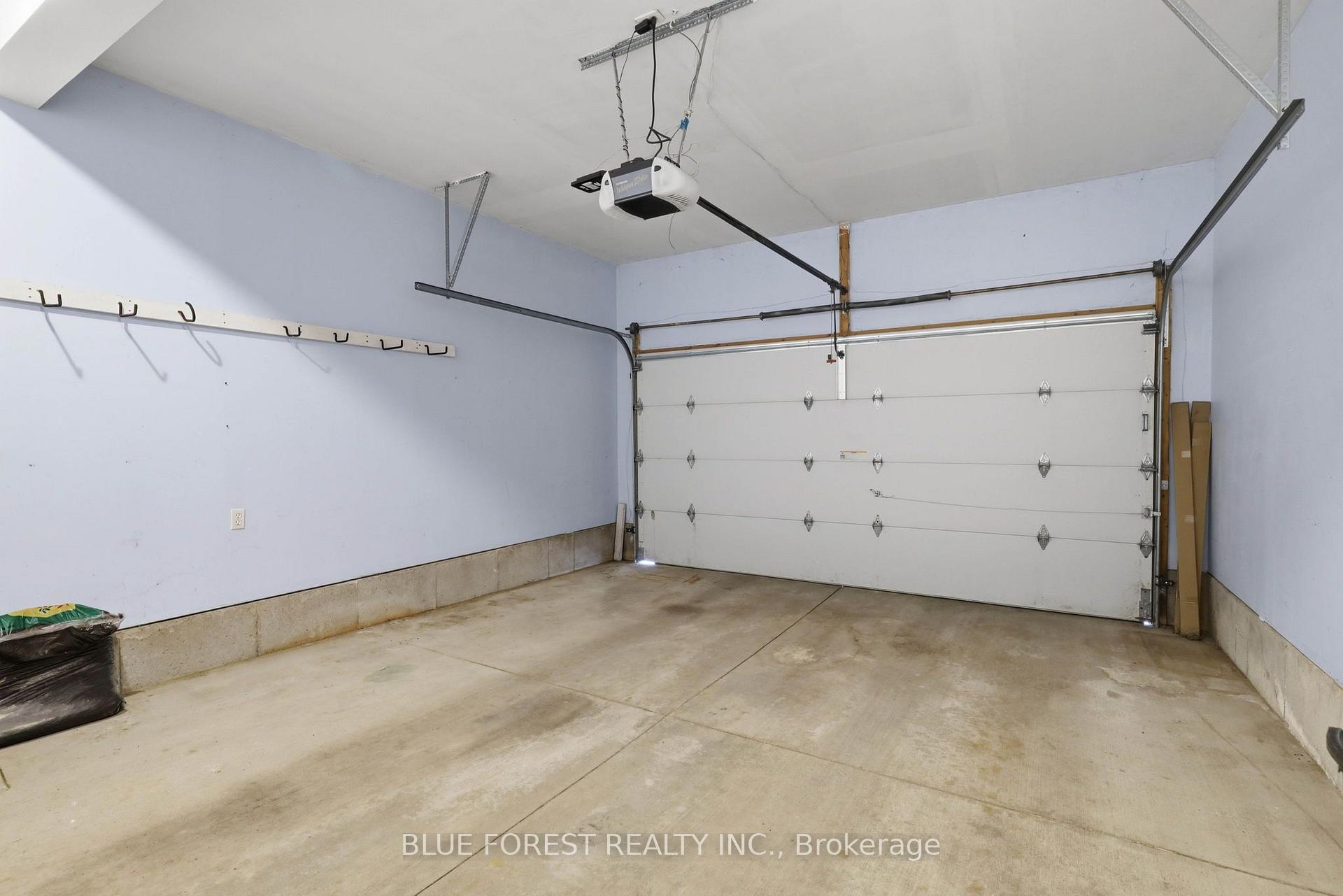 Photo 45 of 1888 Stackhouse Crescent, London, North C — HOMEH