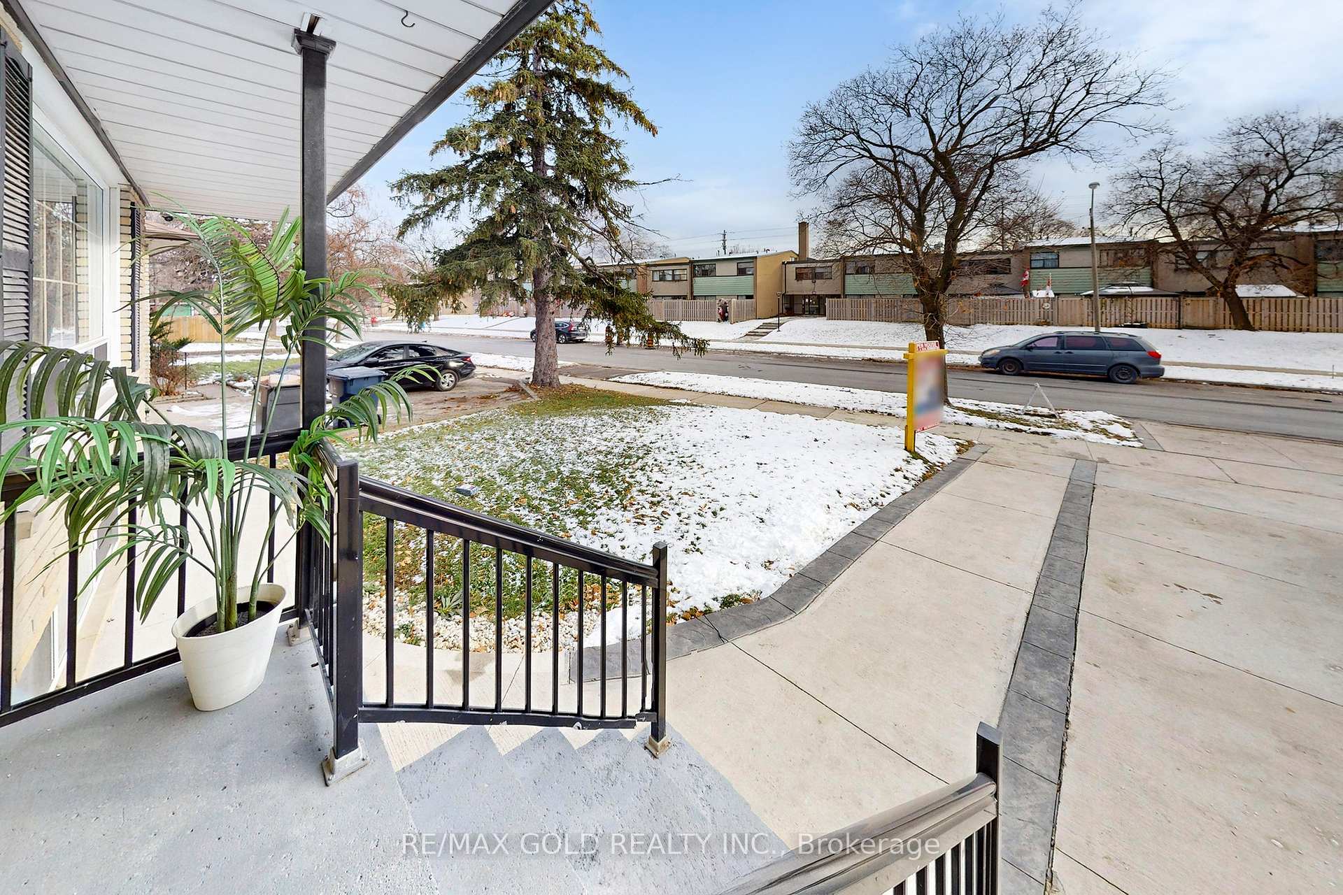 Photo 2 of 189 Kingsview Boulevard, Etobicoke, Kingsview Village-The Westway — HOMEH