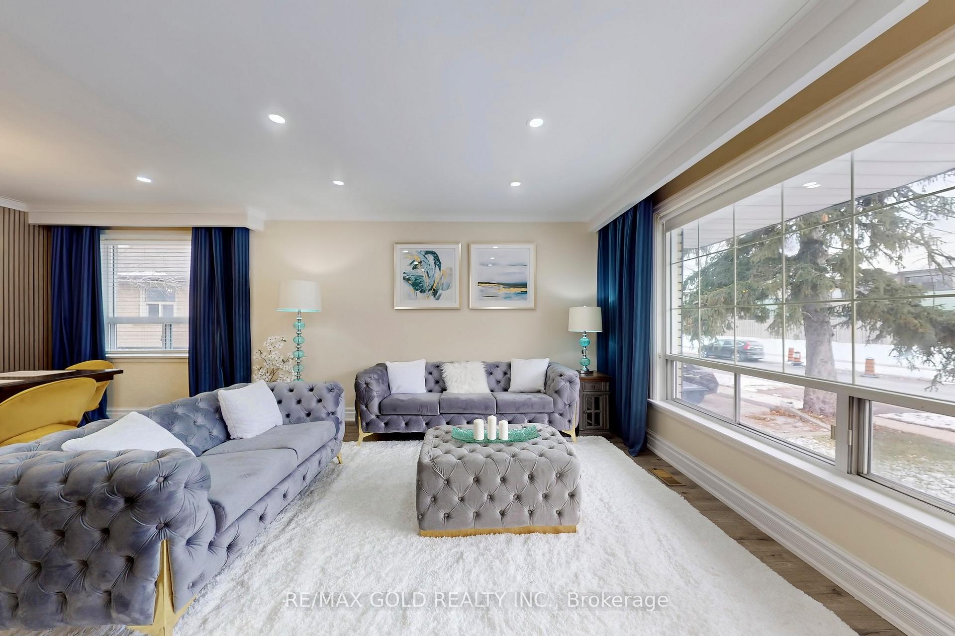 Photo 4 of 189 Kingsview Boulevard, Etobicoke, Kingsview Village-The Westway — HOMEH