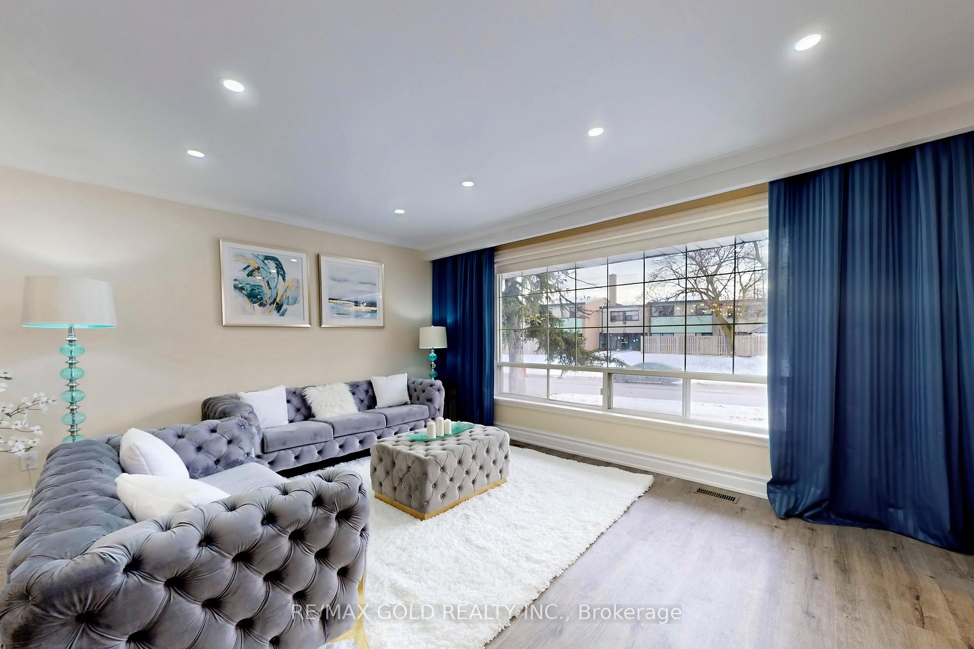 Photo 5 of 189 Kingsview Boulevard, Etobicoke, Kingsview Village-The Westway — HOMEH