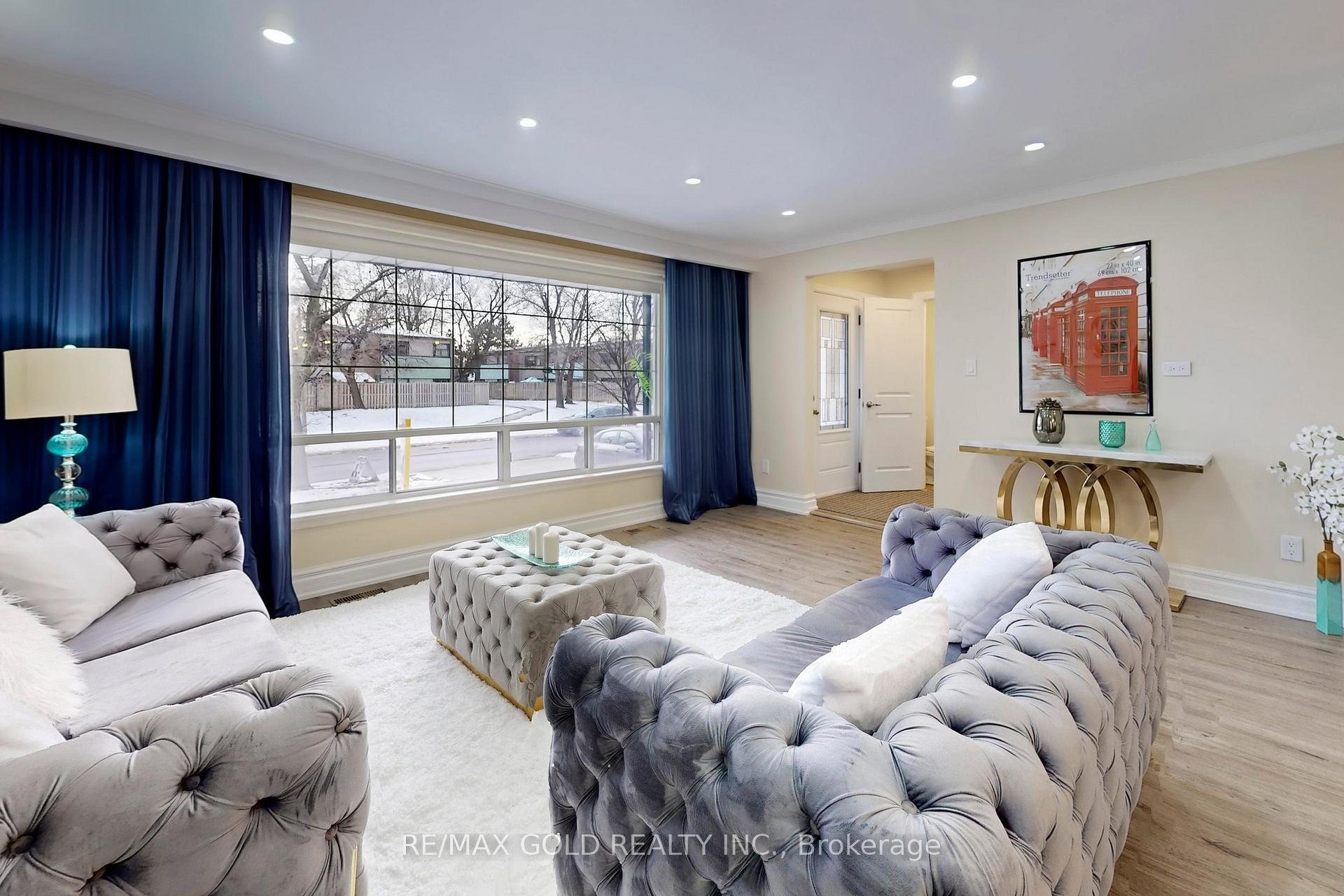 Photo 7 of 189 Kingsview Boulevard, Etobicoke, Kingsview Village-The Westway — HOMEH
