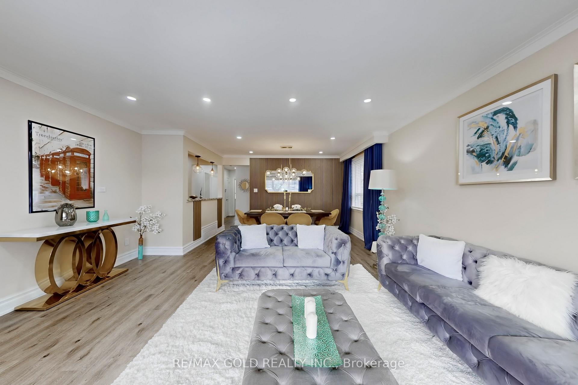 Photo 8 of 189 Kingsview Boulevard, Etobicoke, Kingsview Village-The Westway — HOMEH
