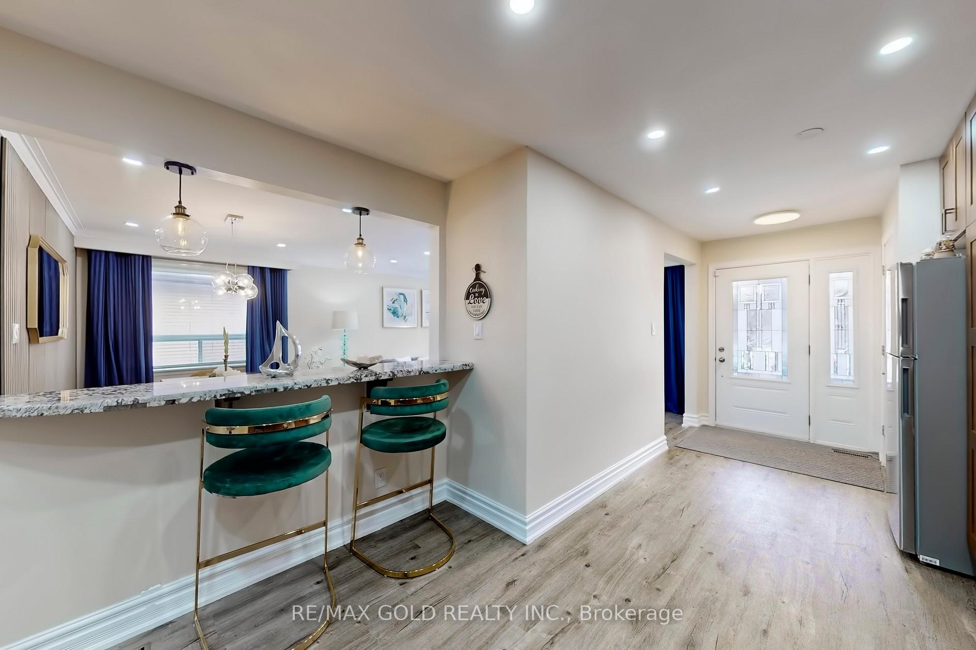 Photo 18 of 189 Kingsview Boulevard, Etobicoke, Kingsview Village-The Westway — HOMEH