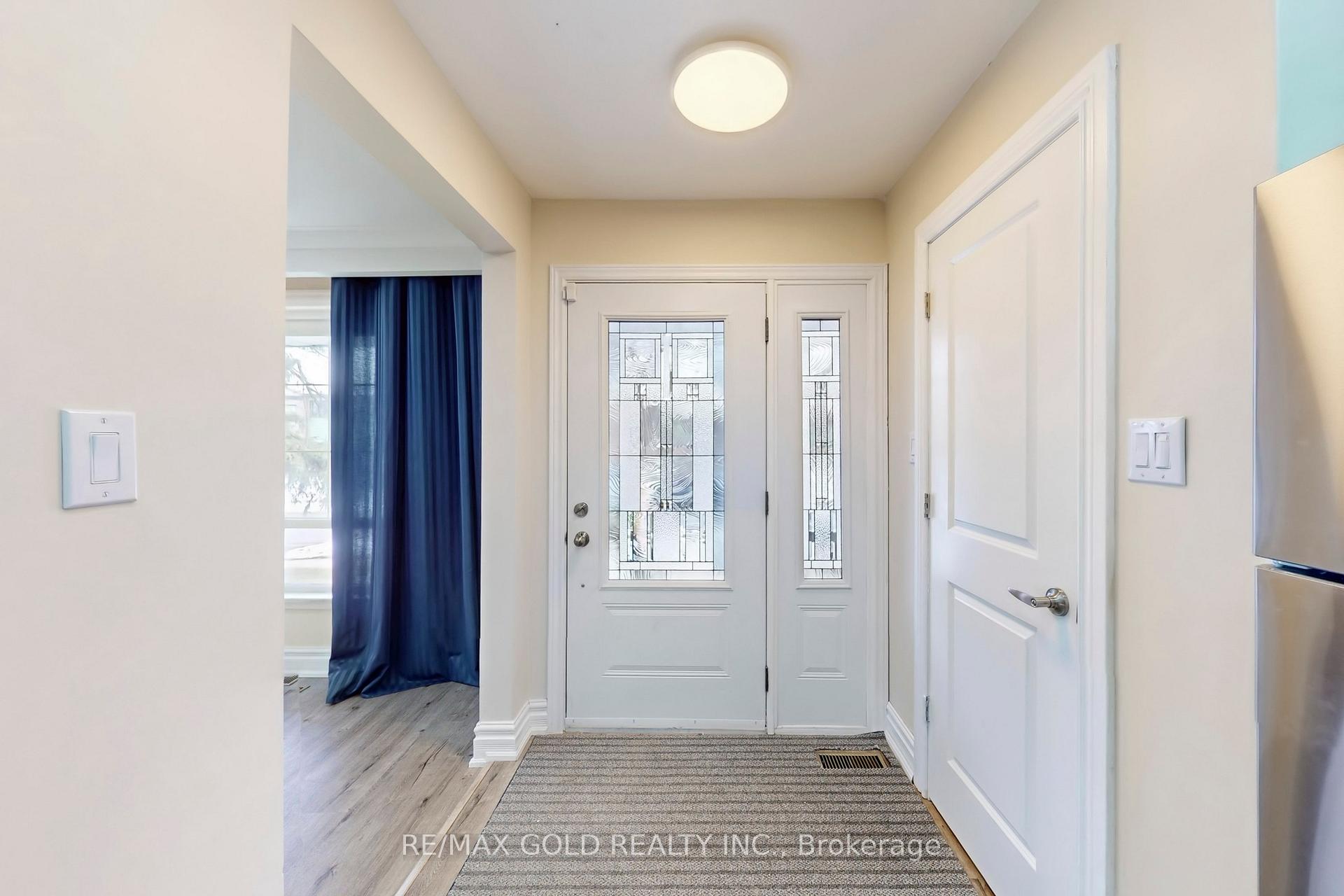 Photo 19 of 189 Kingsview Boulevard, Etobicoke, Kingsview Village-The Westway — HOMEH