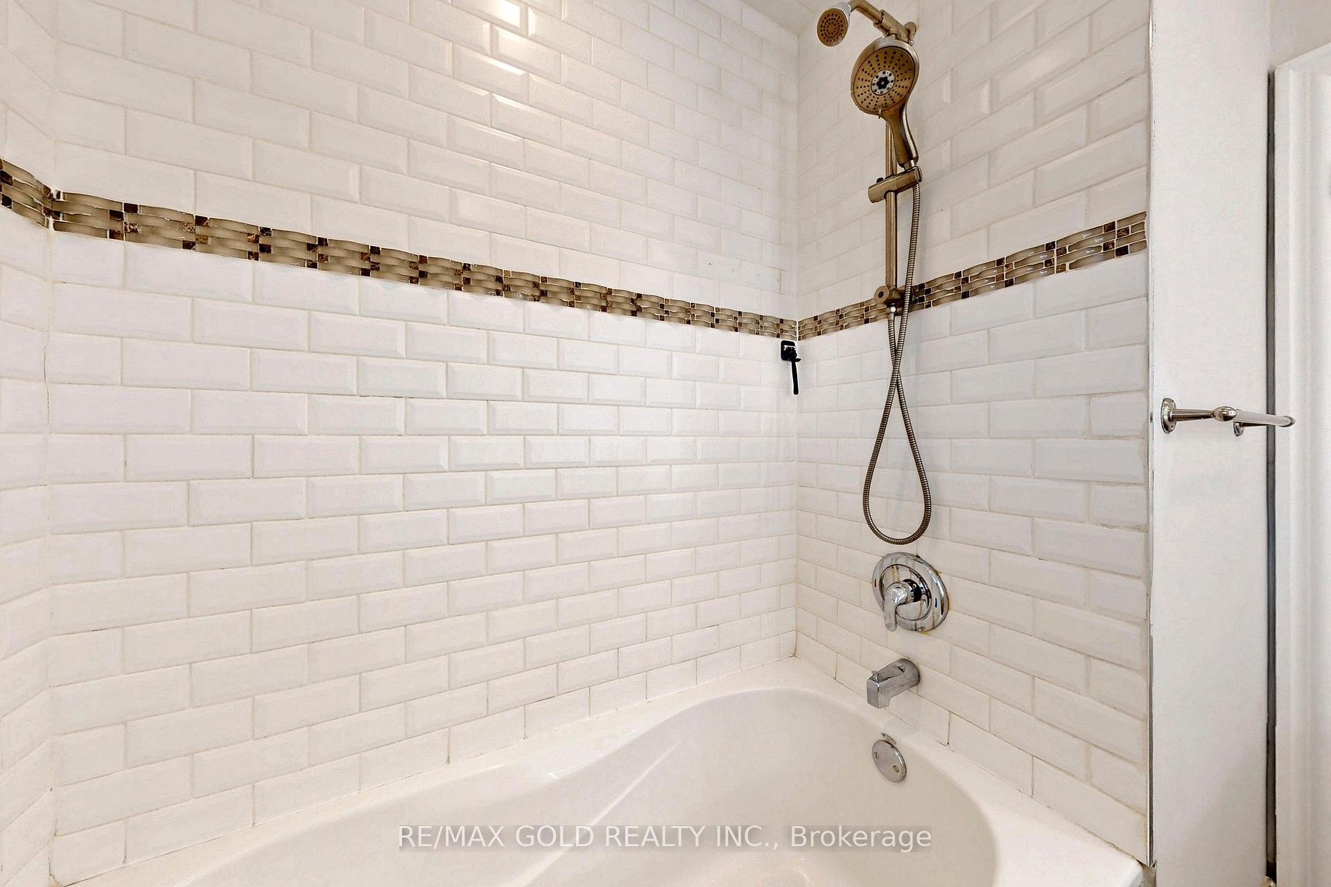 Photo 33 of 189 Kingsview Boulevard, Etobicoke, Kingsview Village-The Westway — HOMEH
