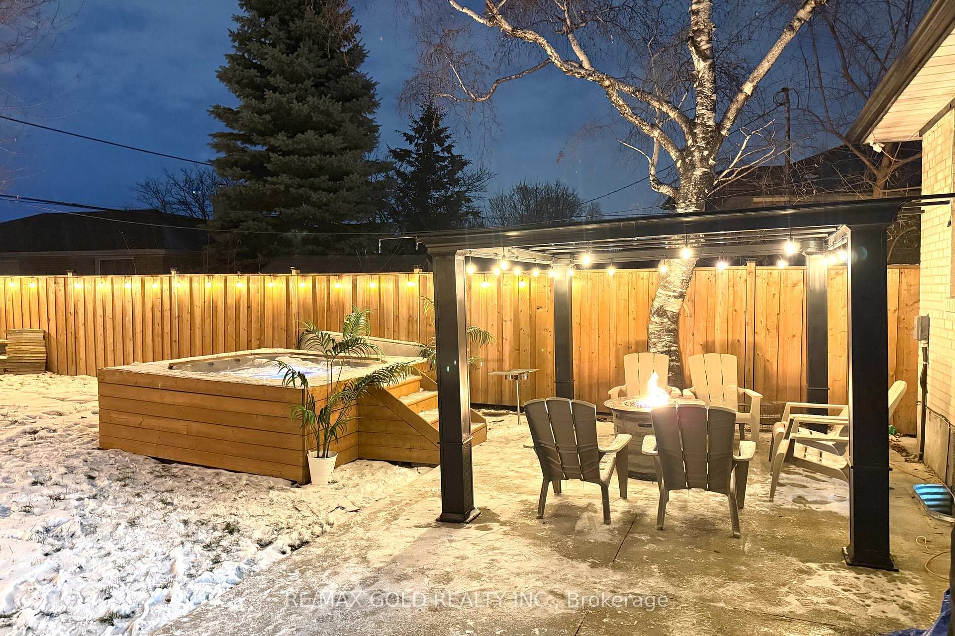 Photo 36 of 189 Kingsview Boulevard, Etobicoke, Kingsview Village-The Westway — HOMEH