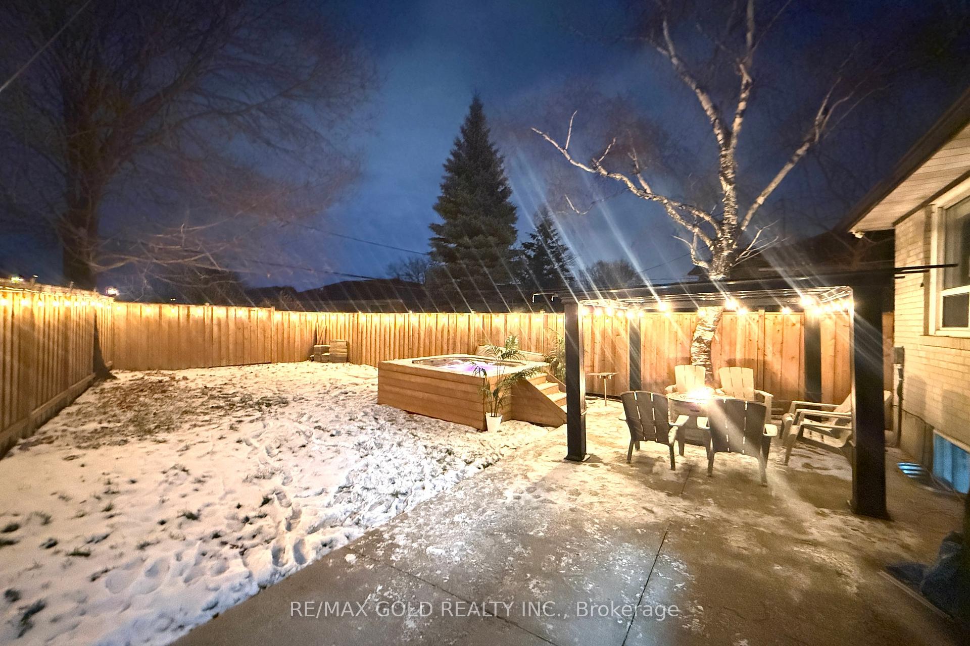 Photo 37 of 189 Kingsview Boulevard, Etobicoke, Kingsview Village-The Westway — HOMEH