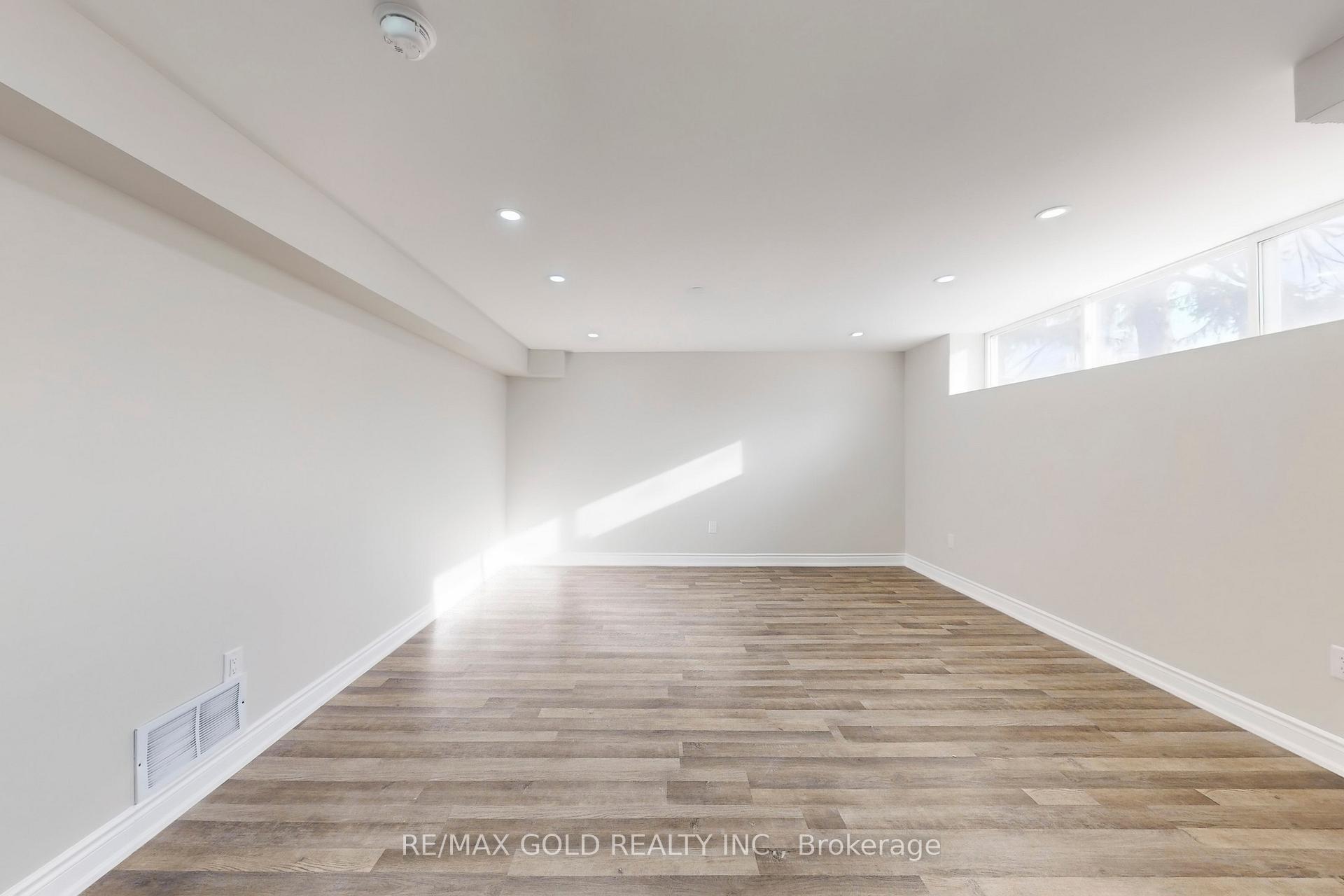 Photo 43 of 189 Kingsview Boulevard, Etobicoke, Kingsview Village-The Westway — HOMEH