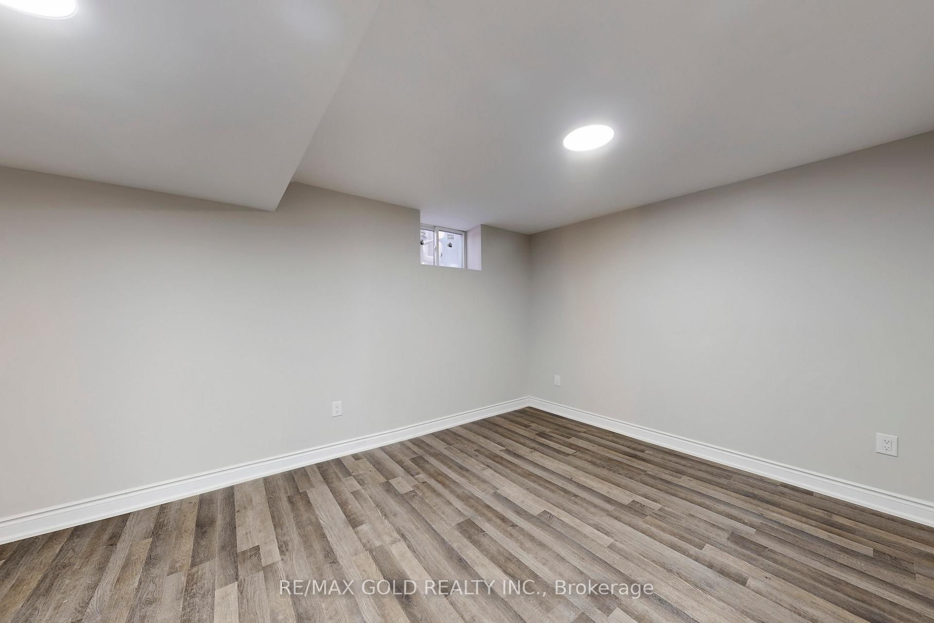 Photo 49 of 189 Kingsview Boulevard, Etobicoke, Kingsview Village-The Westway — HOMEH