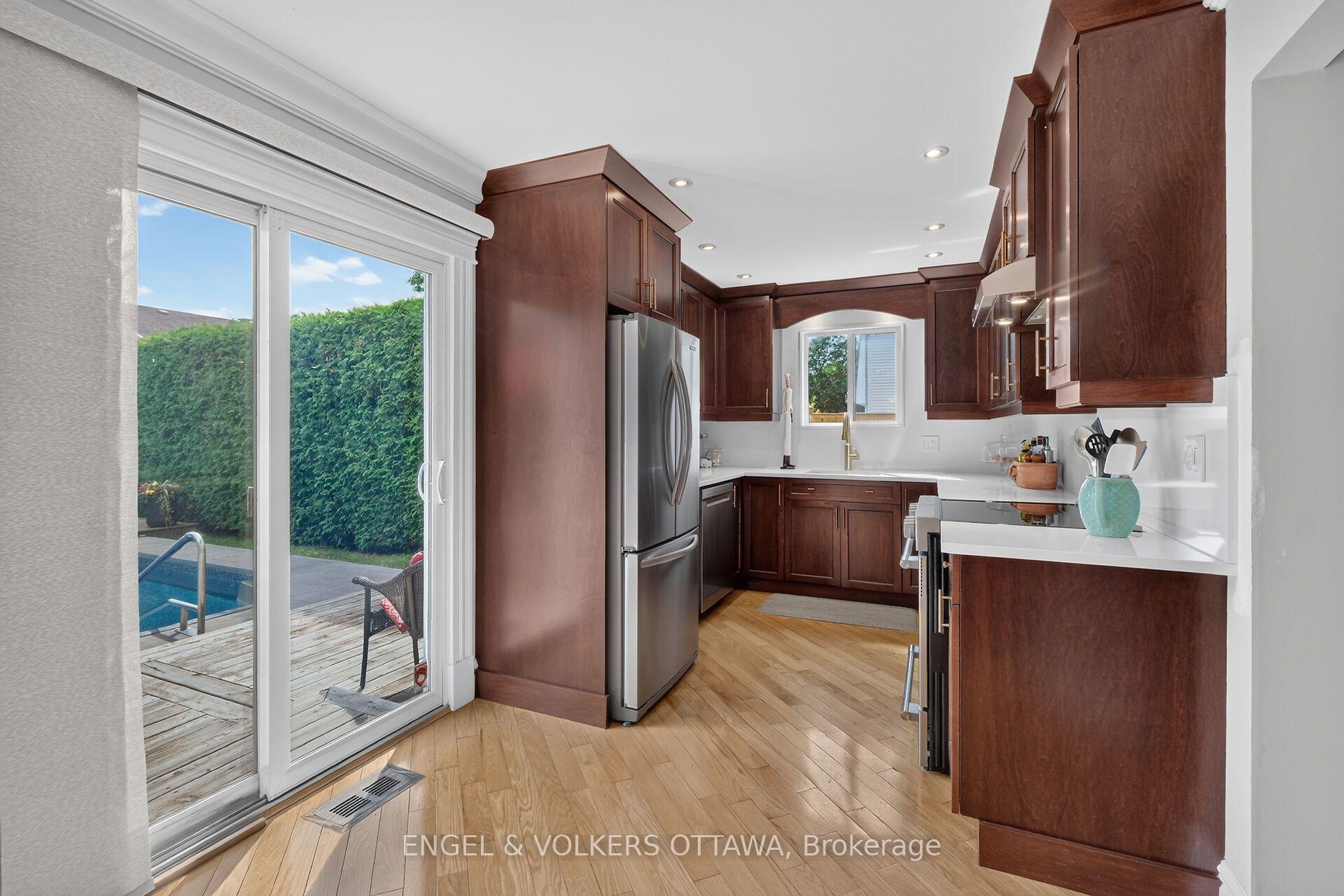 Photo 5 of 1069 St Germain Crescent, Ottawa, Convent Glen North — HOMEH