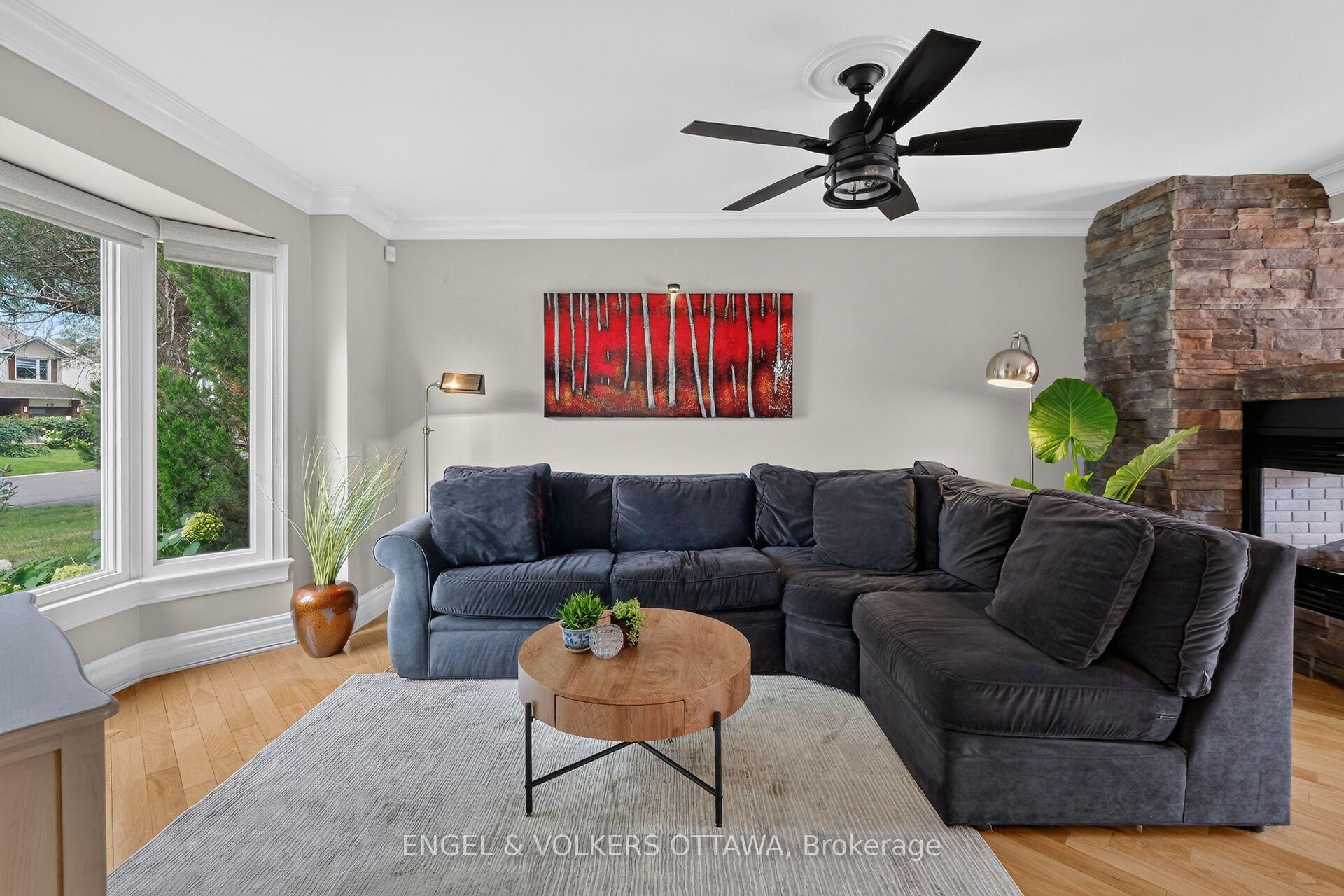 Photo 8 of 1069 St Germain Crescent, Ottawa, Convent Glen North — HOMEH