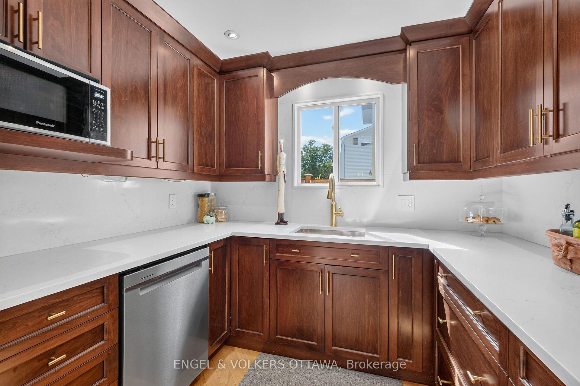 Photo 15 of 1069 St Germain Crescent, Ottawa, Convent Glen North — HOMEH