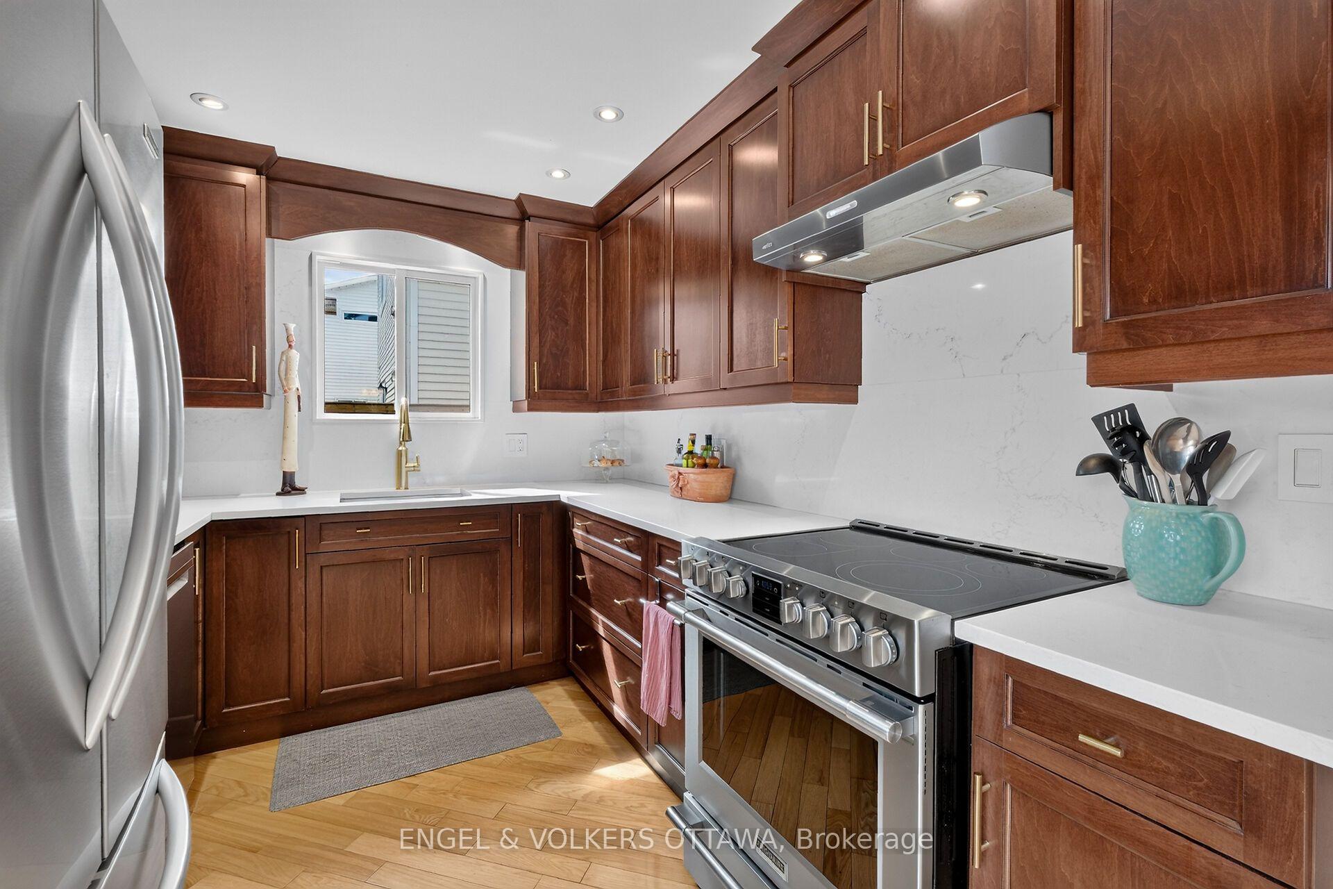 Photo 20 of 1069 St Germain Crescent, Ottawa, Convent Glen North — HOMEH
