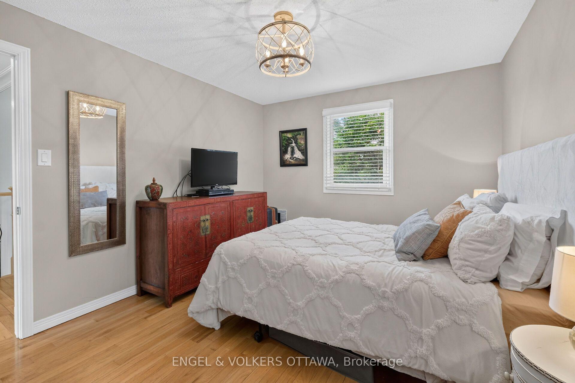 Photo 30 of 1069 St Germain Crescent, Ottawa, Convent Glen North — HOMEH