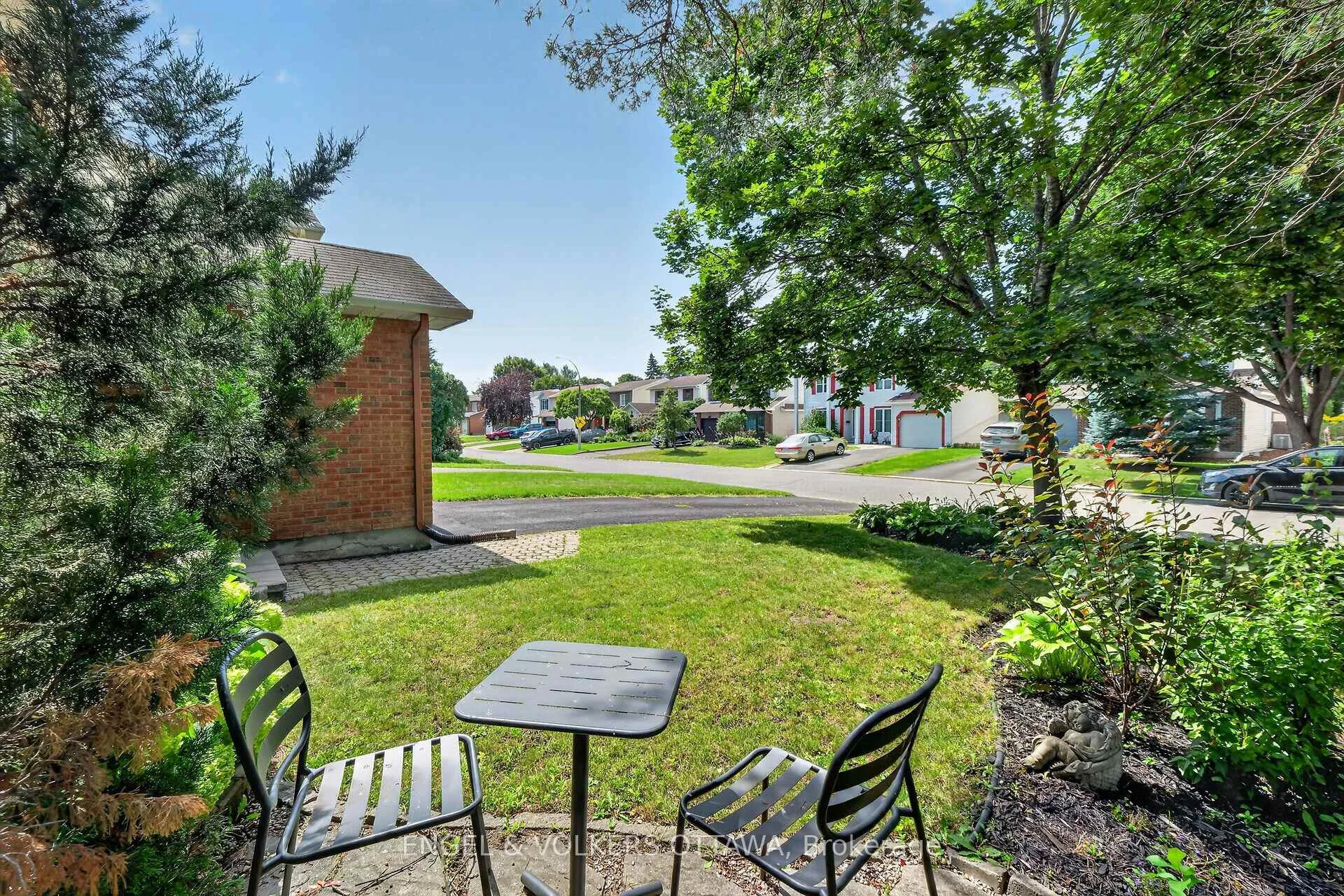 Photo 45 of 1069 St Germain Crescent, Ottawa, Convent Glen North — HOMEH