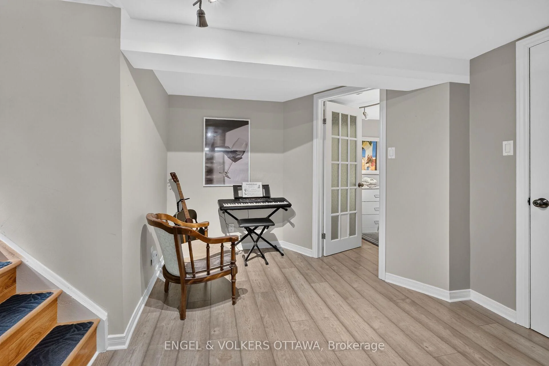 Photo 60 of 1069 St Germain Crescent, Ottawa, Convent Glen North — HOMEH