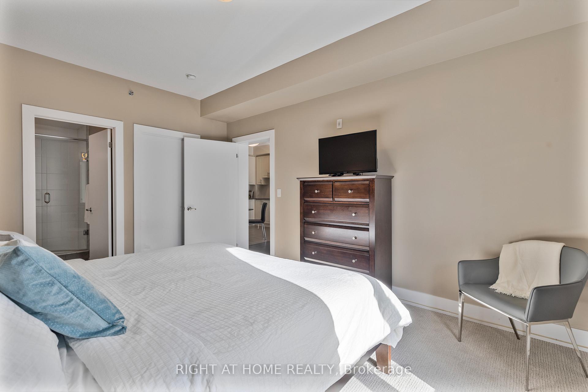 Photo 9 of Unit 423, 2486 Old Bronte Road, Oakville, Westmount — HOMEH