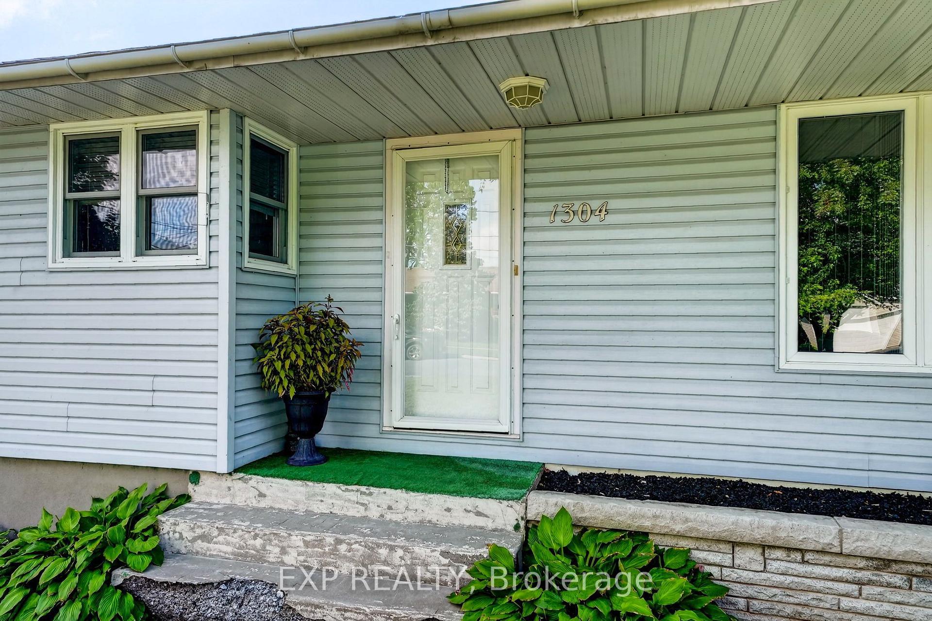 Photo 2 of 1304 Leonard Avenue, Cornwall, Cornwall — HOMEH